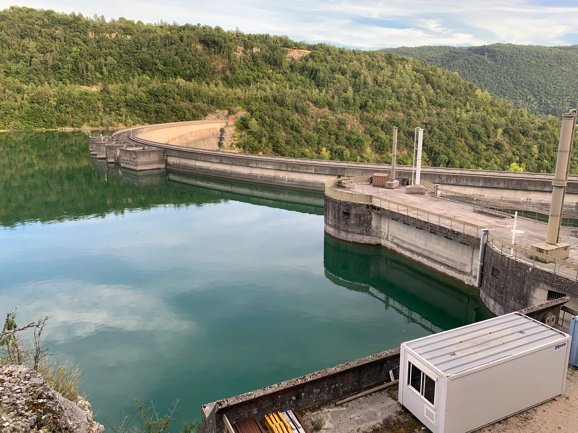 Barrage du Saint Mortier à Cernon — Sur le lac