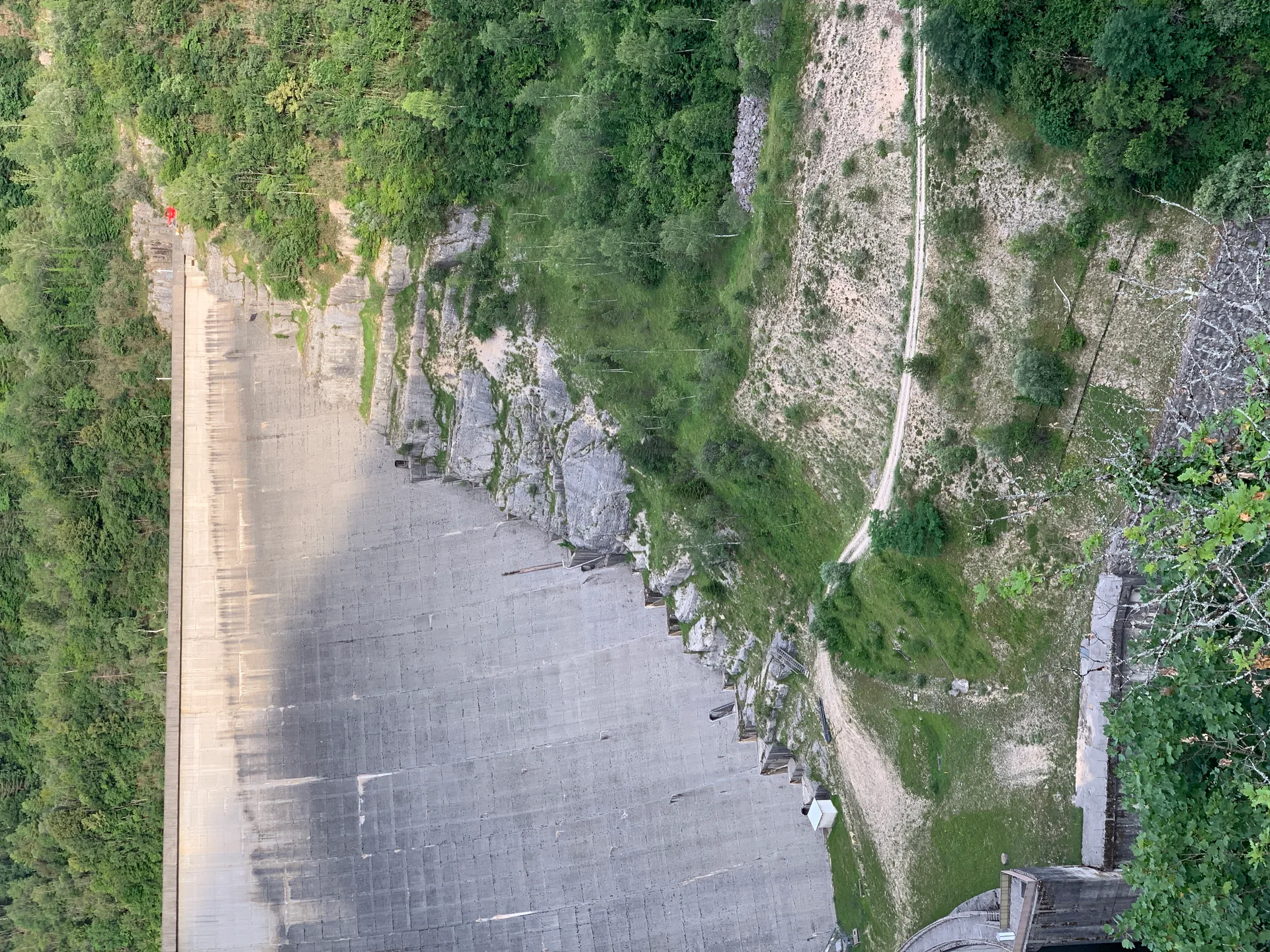 Barrage du Saint Mortier à Cernon — Sur le lac