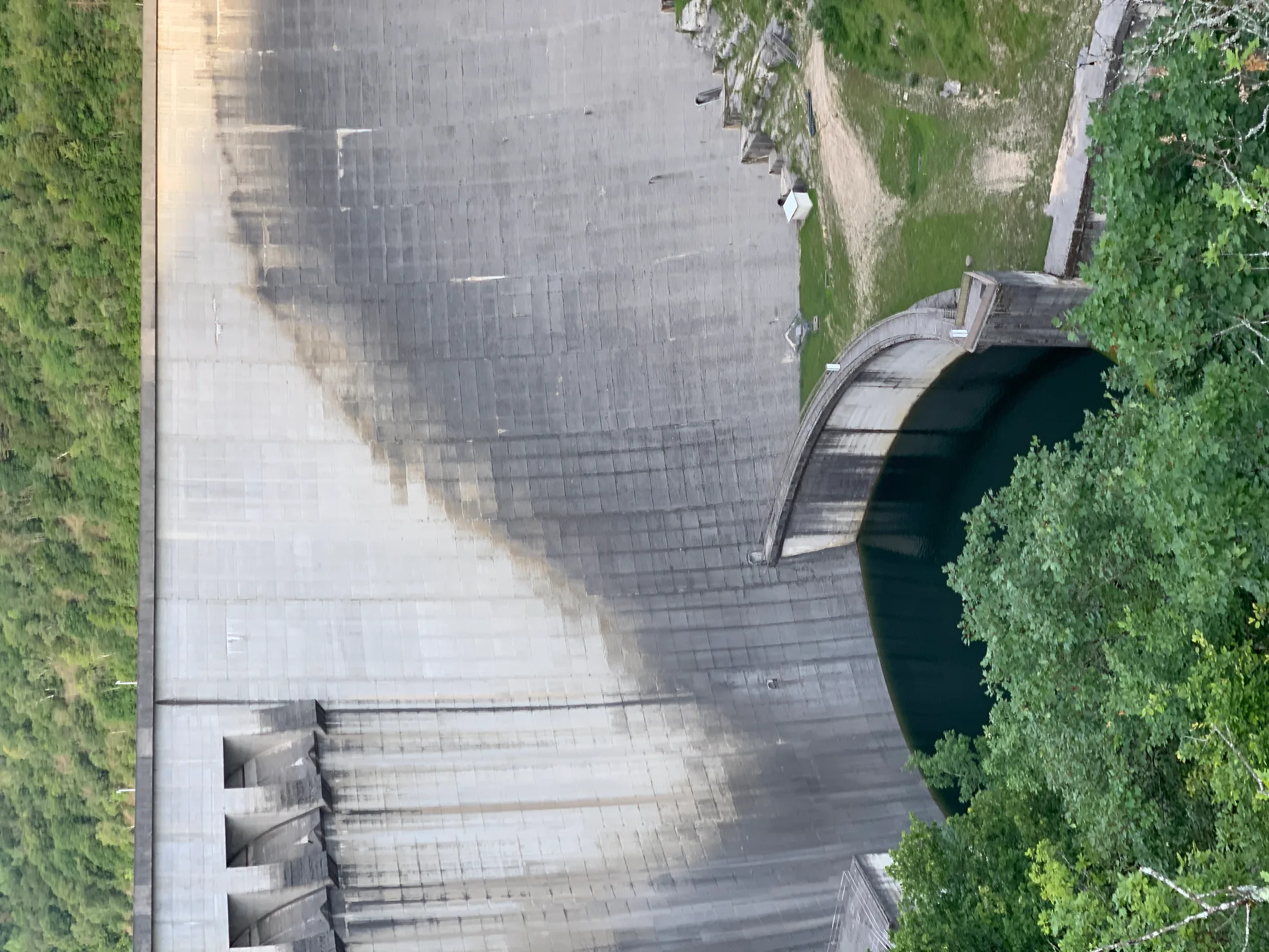 Barrage du Saint Mortier à Cernon — Sur le lac