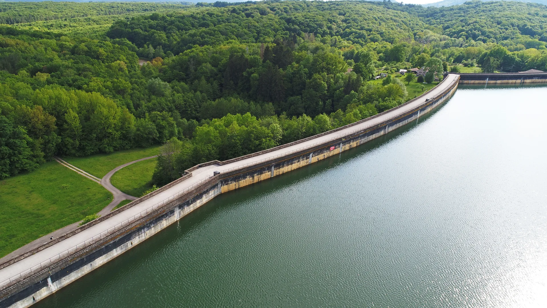 Bassin de Champagney à Champagney — À 584 m du lac