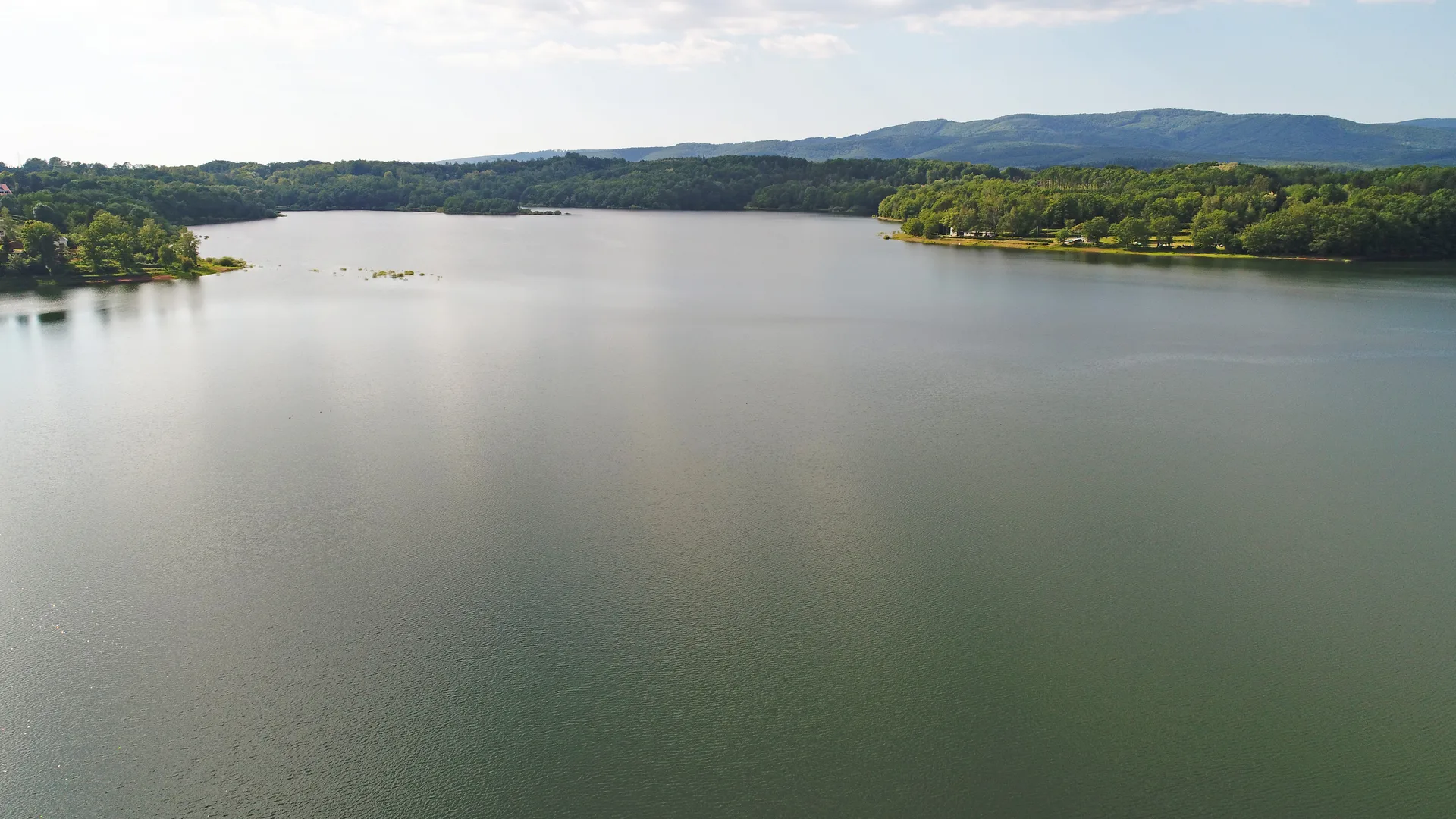 Bassin de Champagney à Champagney — À 584 m du lac