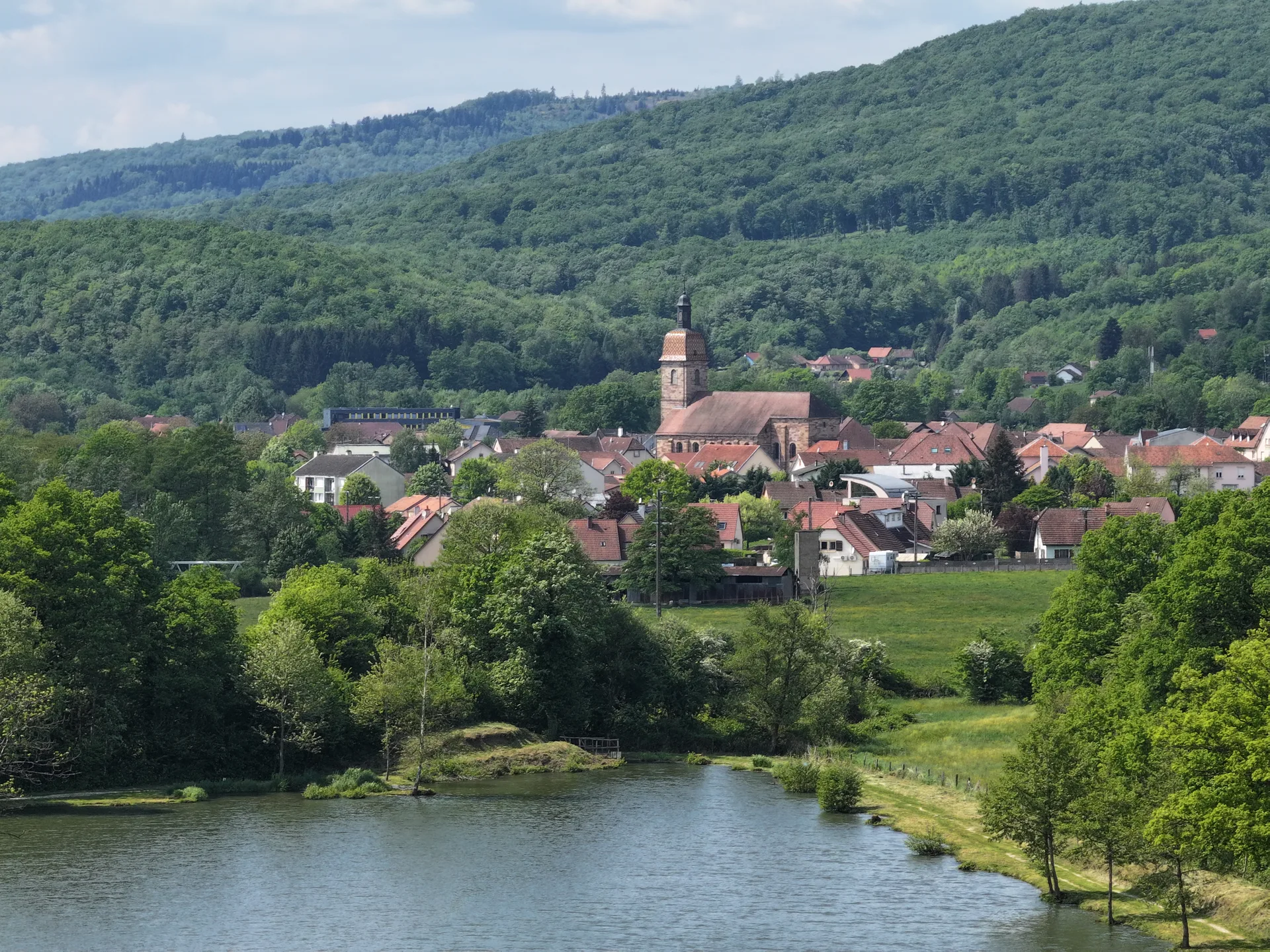 Bassin de Champagney à Champagney — À 2,5 km du lac