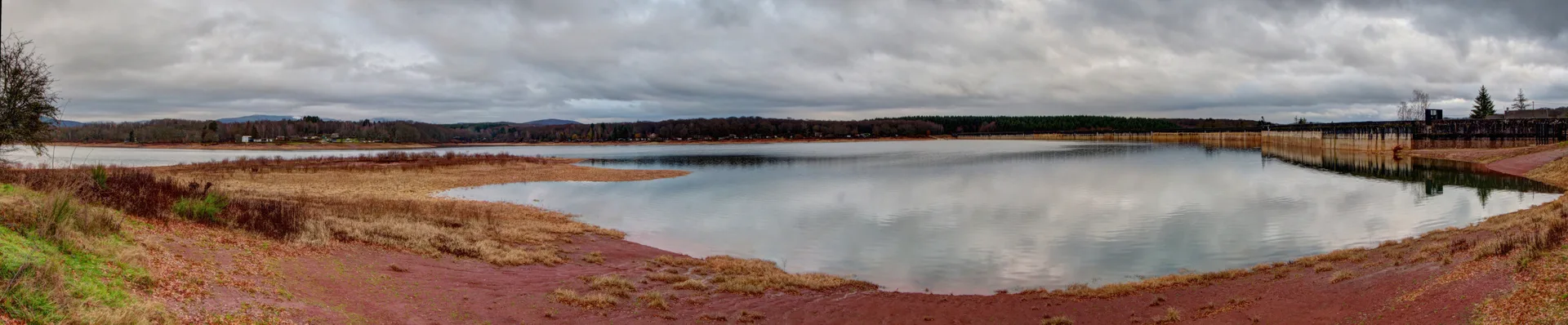 Bassin de Champagney à Champagney — Sur le lac