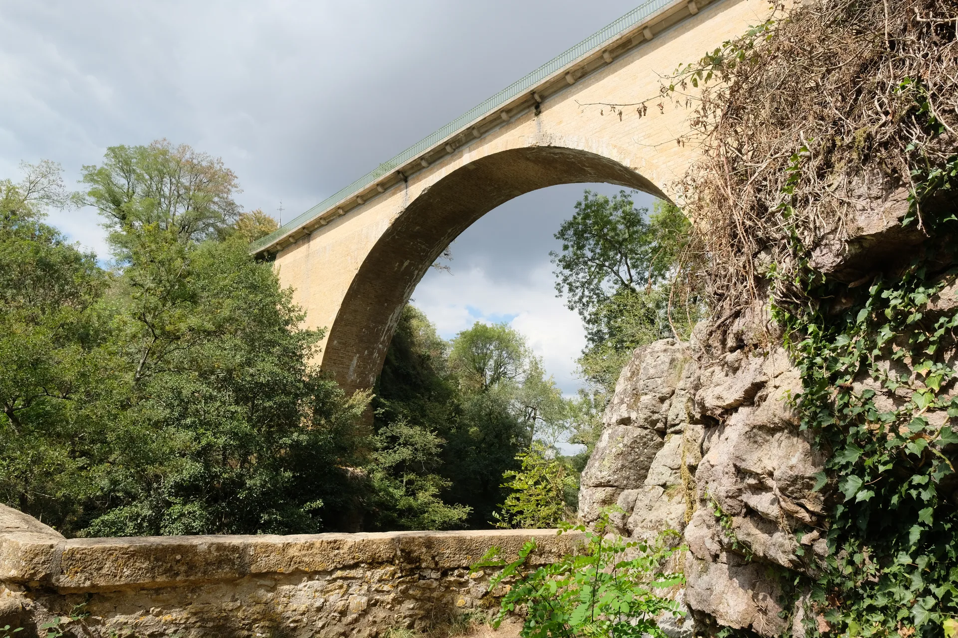 Bassin de Malassis à Domecy-sur-Cure — À 1,6 km du lac