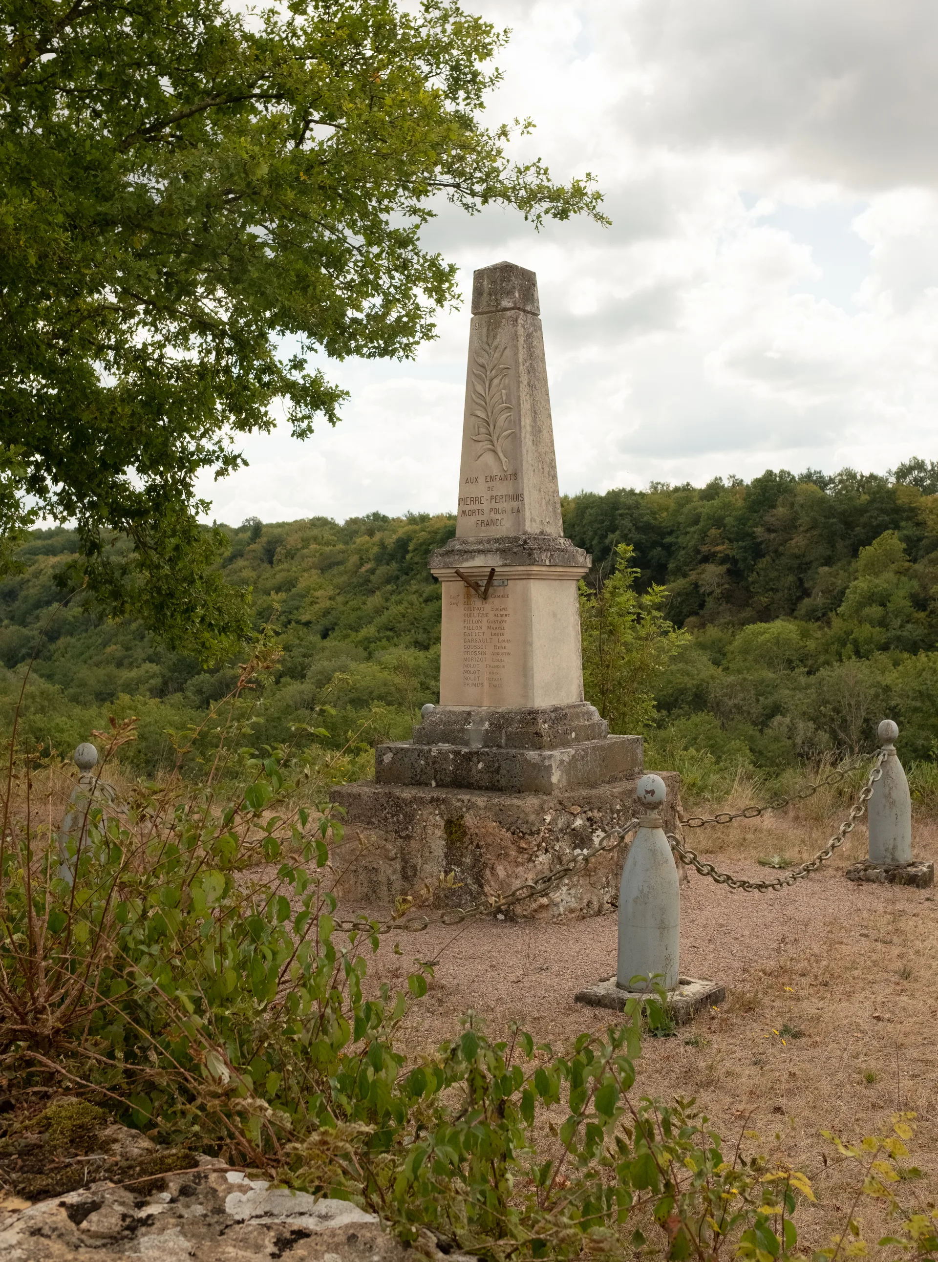 Bassin de Malassis à Domecy-sur-Cure — À 1,5 km du lac