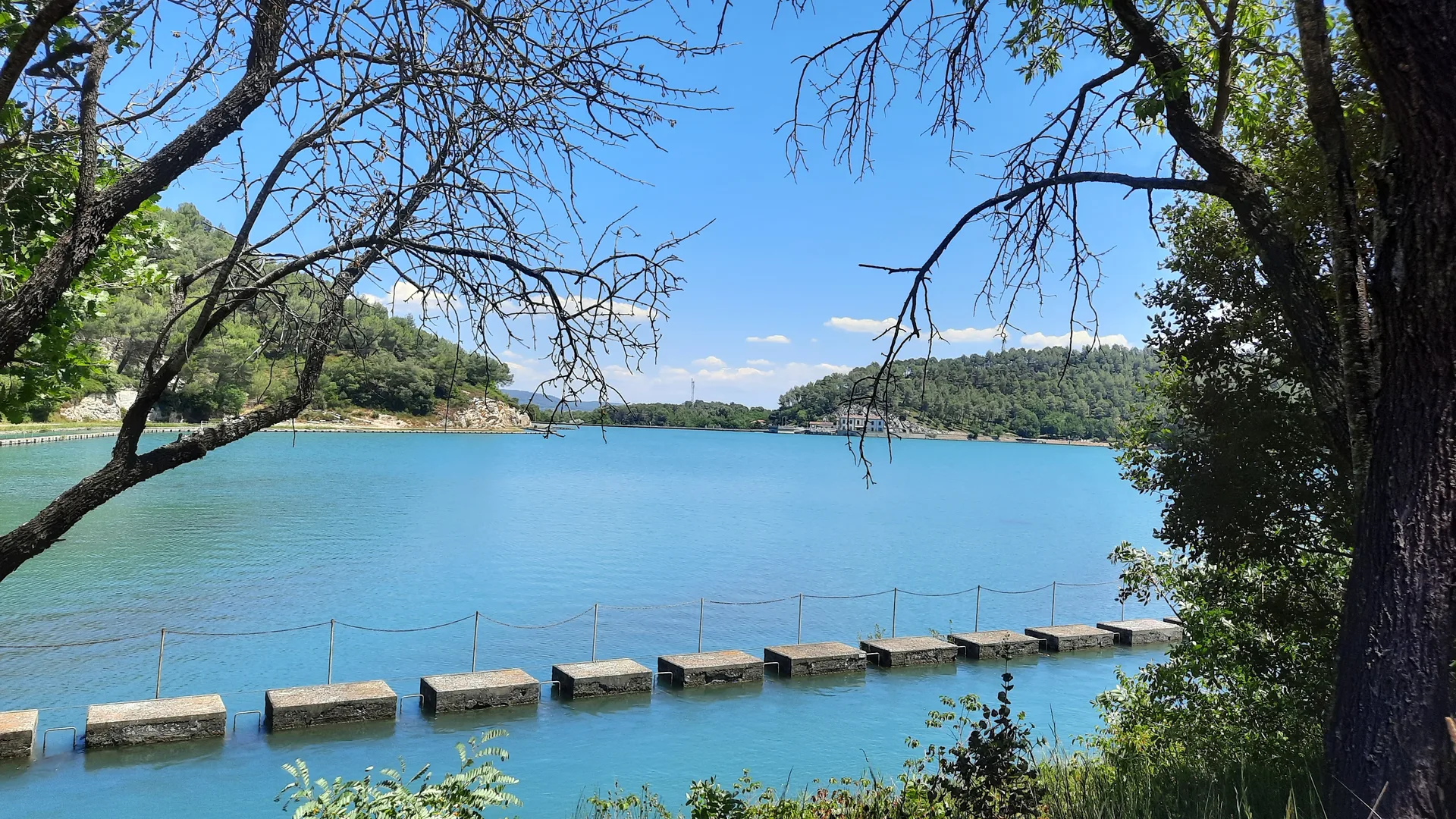 Bassin de St Christophe à Rognes — Sur le lac