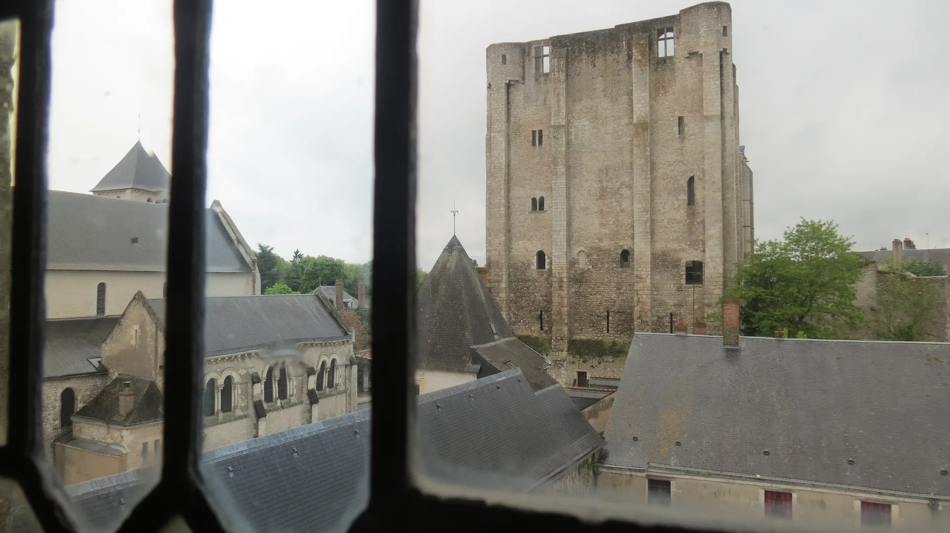 Bord de Loire Beaugency à Beaugency — À 353 m du lac