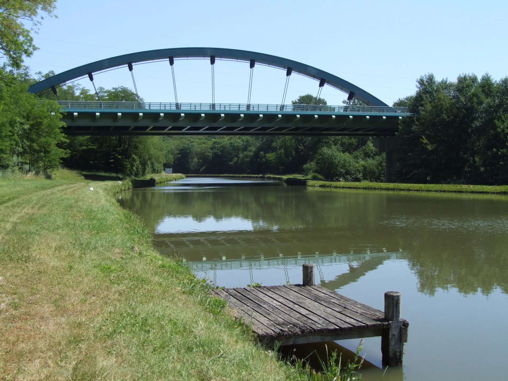 Canal de Briare à Ouzouer-sur-Trézée — À 4,5 km du lac