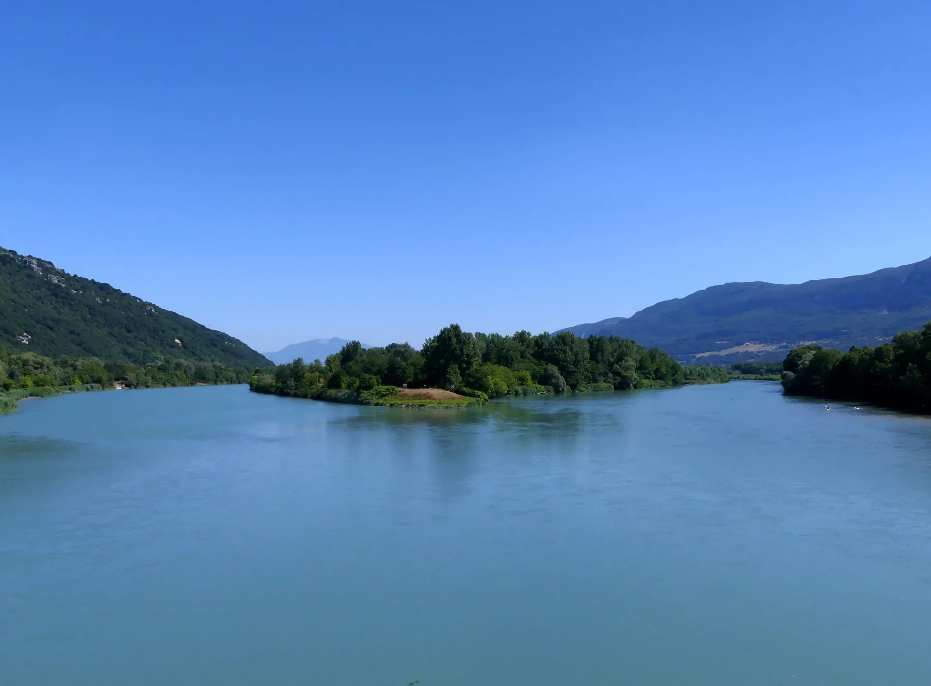 Etang Chanaz à Vions — À 1,3 km du lac