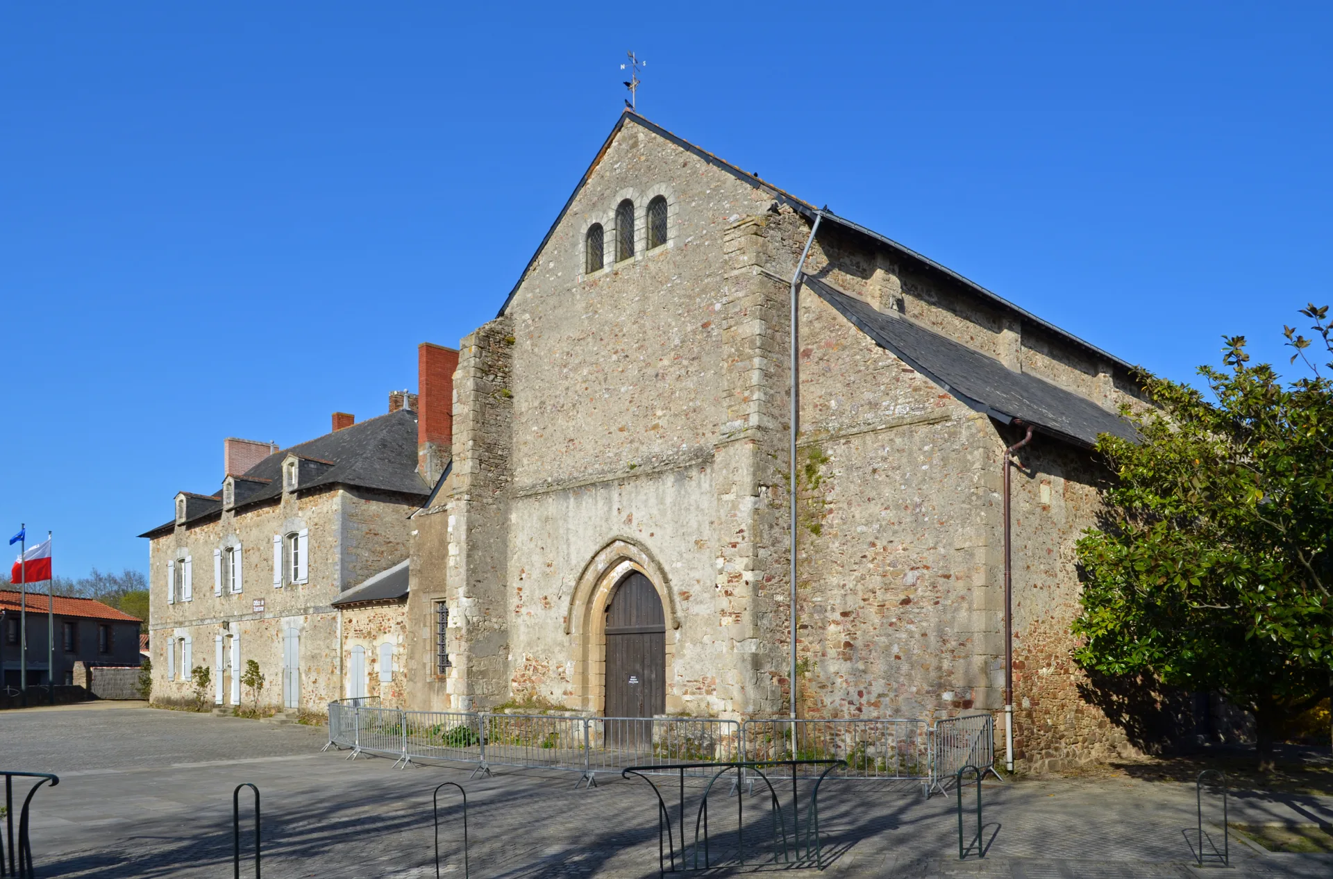 Etang Communal de Bouges à Bouges-le-Château — À 711 m du lac