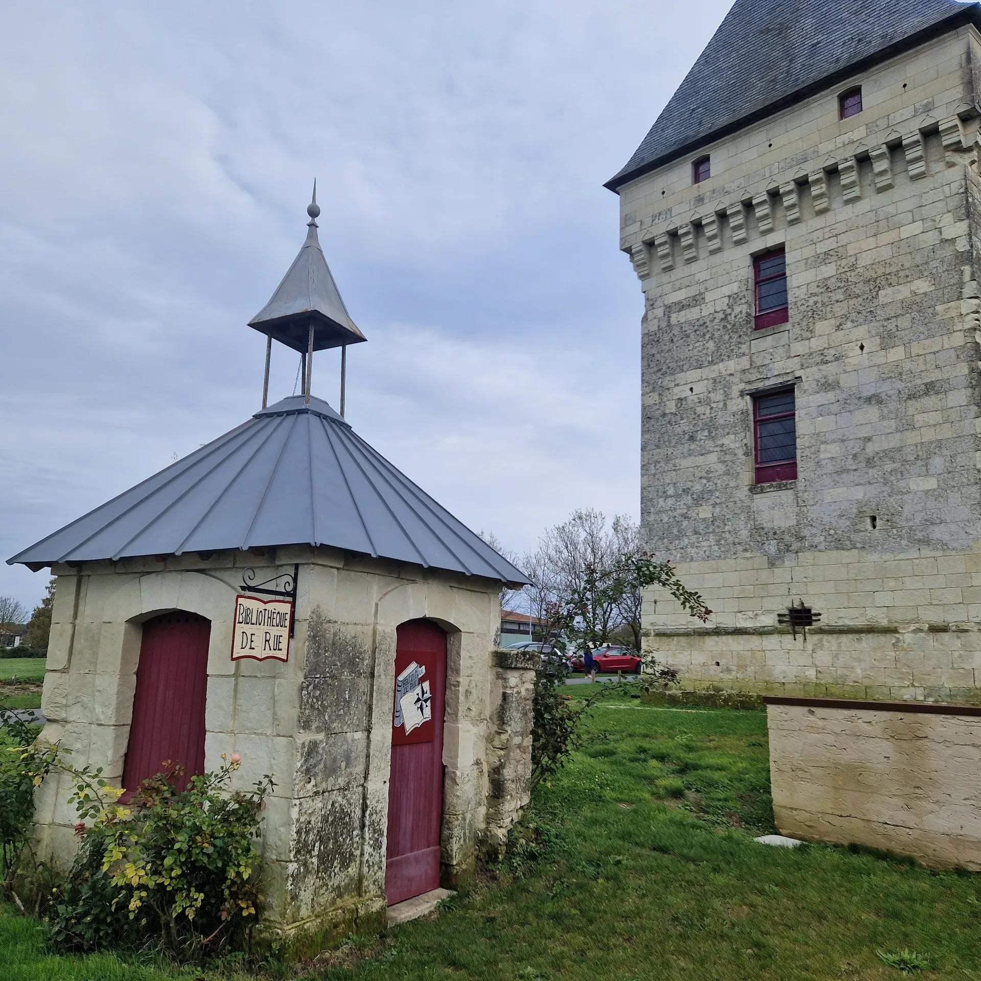 Etang communal de Guesnes à Guesnes — À 3,7 km du lac