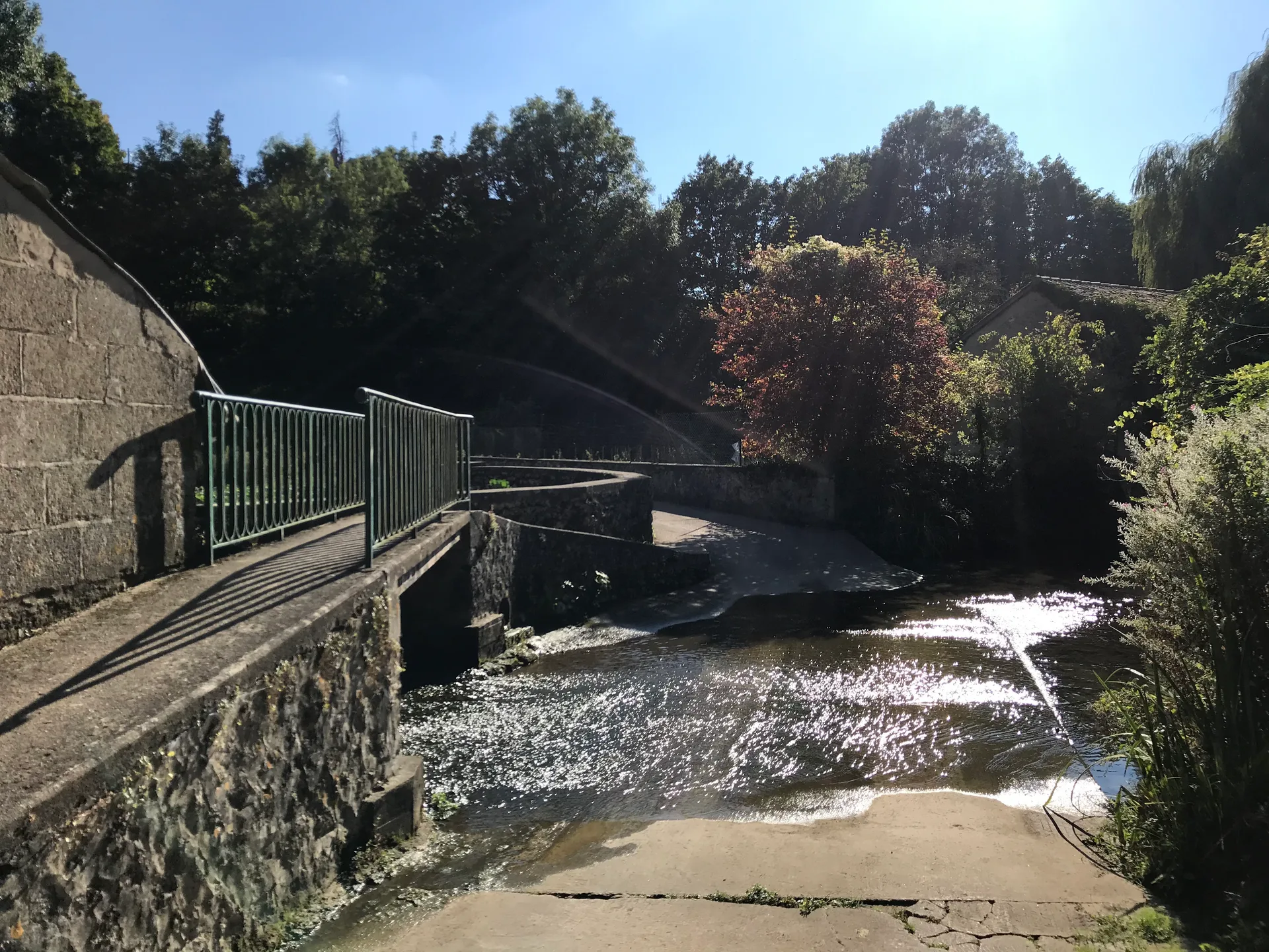 Etang communal de lussac les Chateaux à Lussac-les-Châteaux — À 678 m du lac