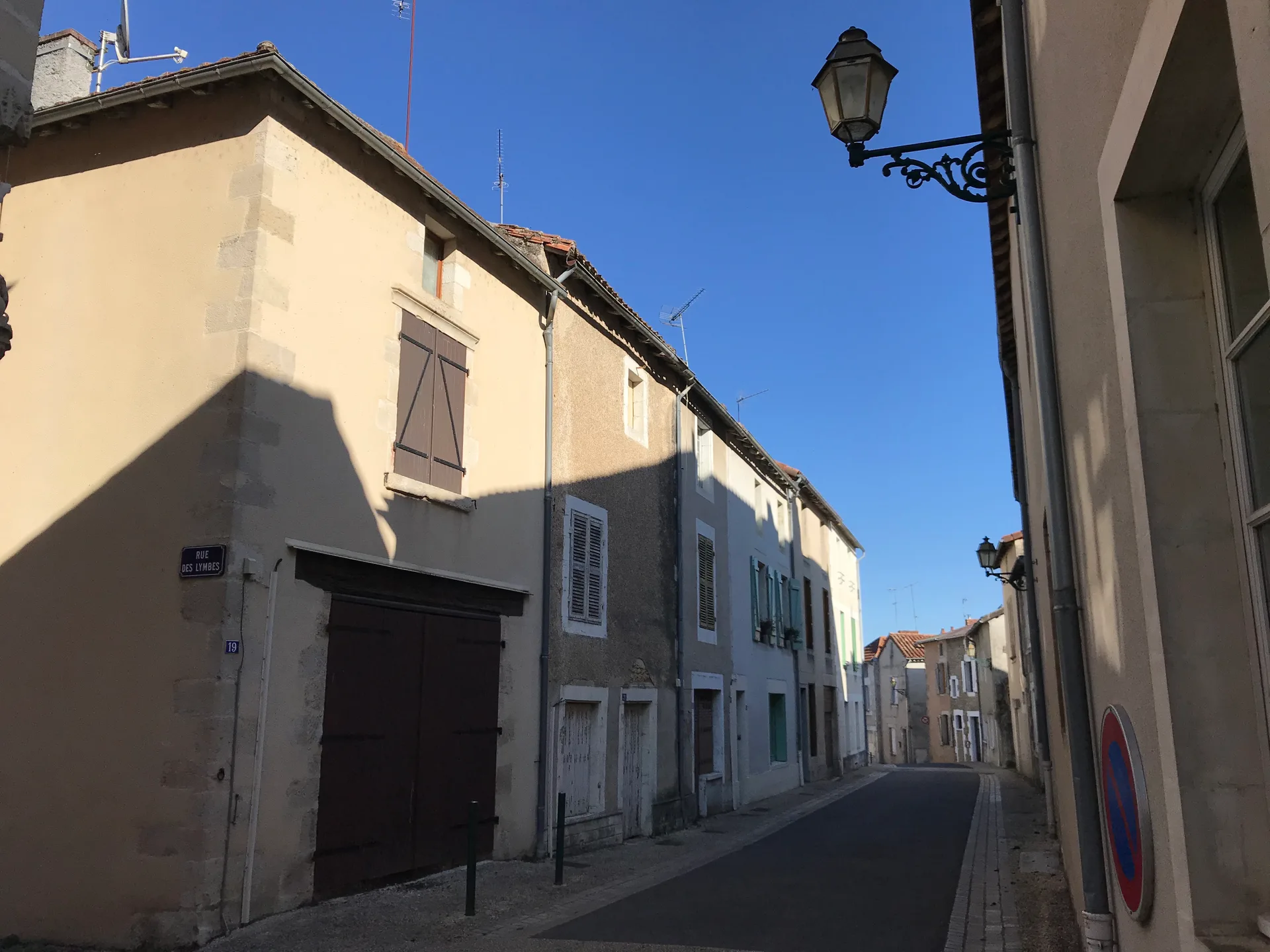 Etang communal de lussac les Chateaux à Lussac-les-Châteaux — À 377 m du lac