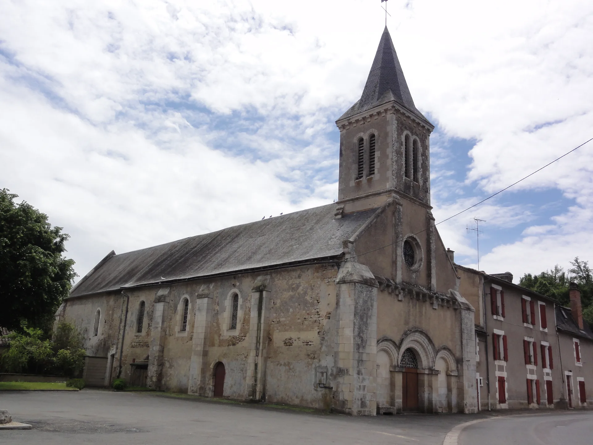 Etang communal de Montreuil Bonnin à Boivre-la-Vallée — À 795 m du lac