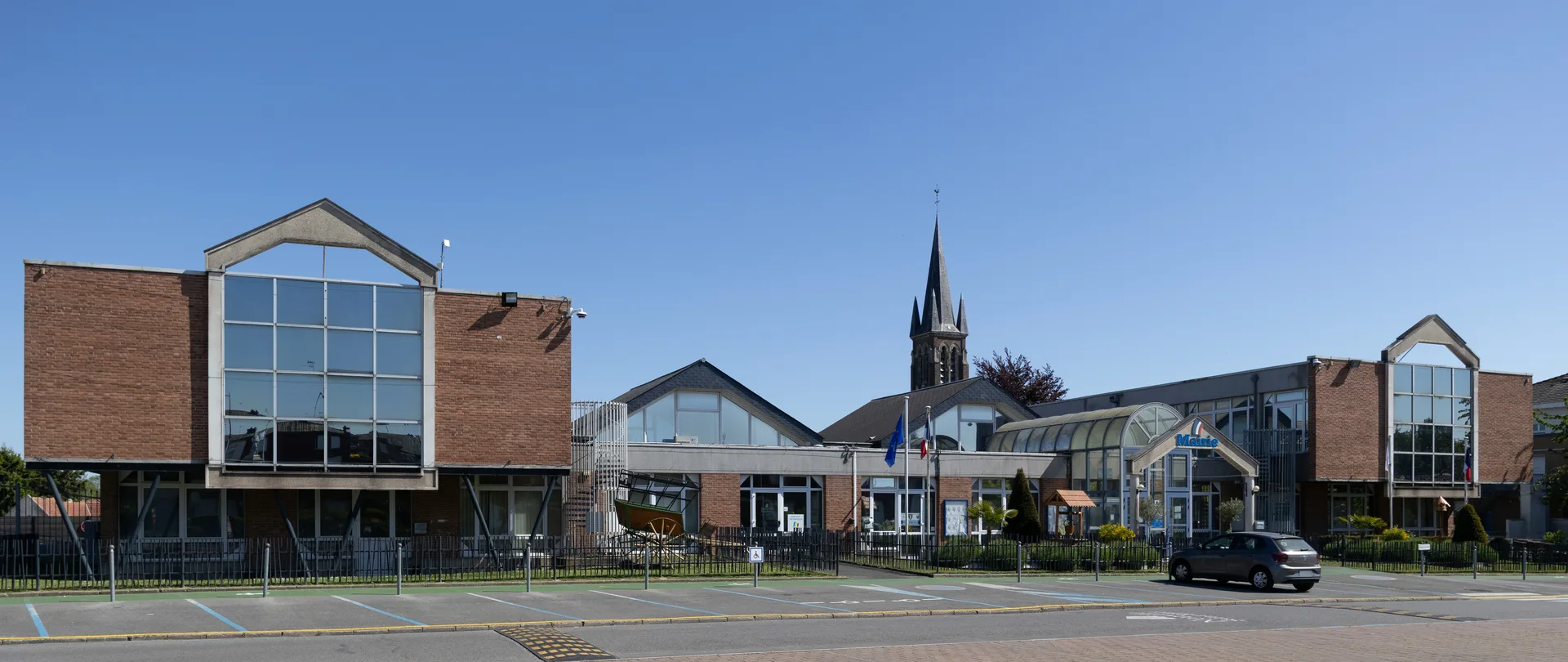 Étang communal de Neuville st Remy à Neuville-Saint-Rémy — À 413 m du lac