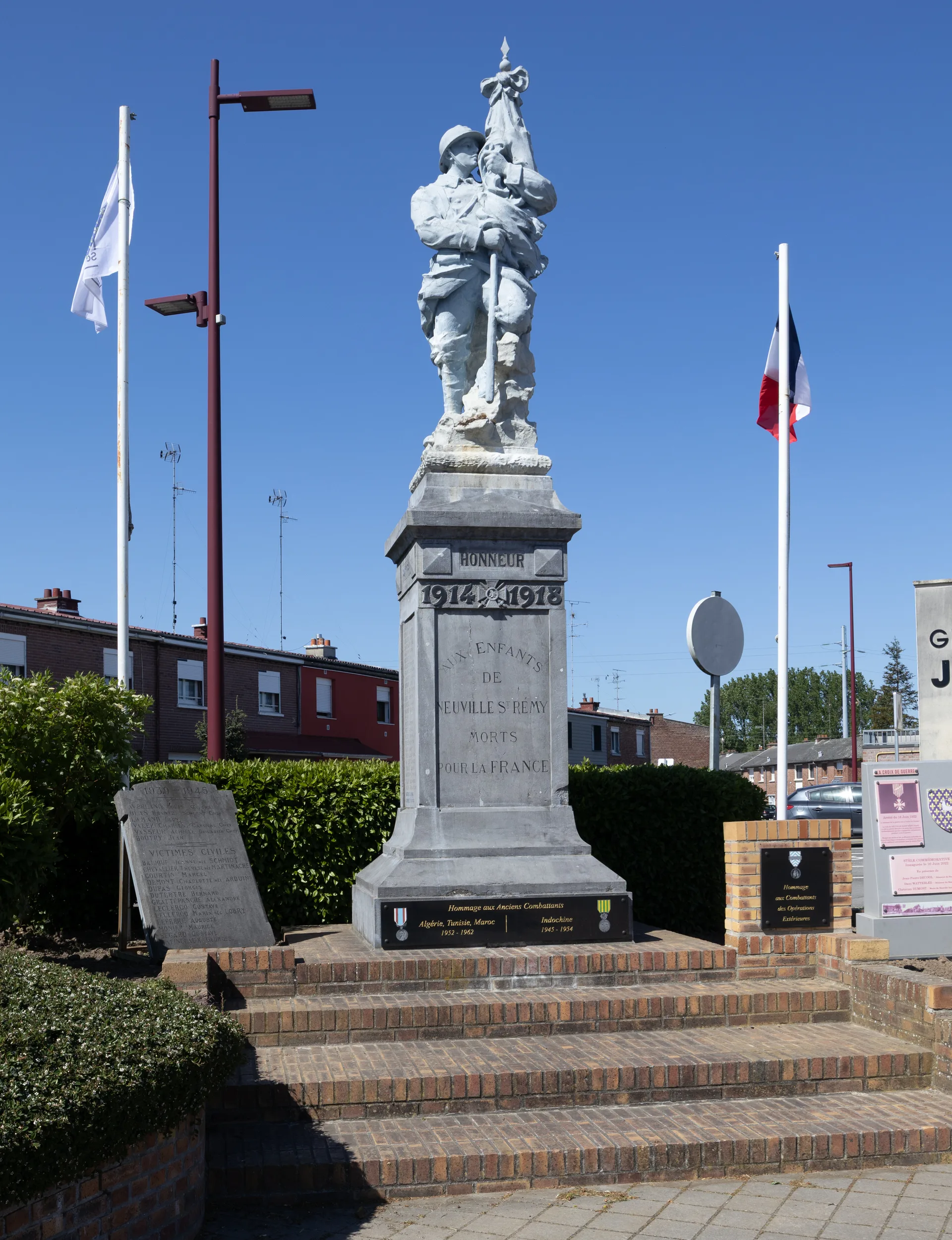 Étang communal de Neuville st Remy à Neuville-Saint-Rémy — À 446 m du lac