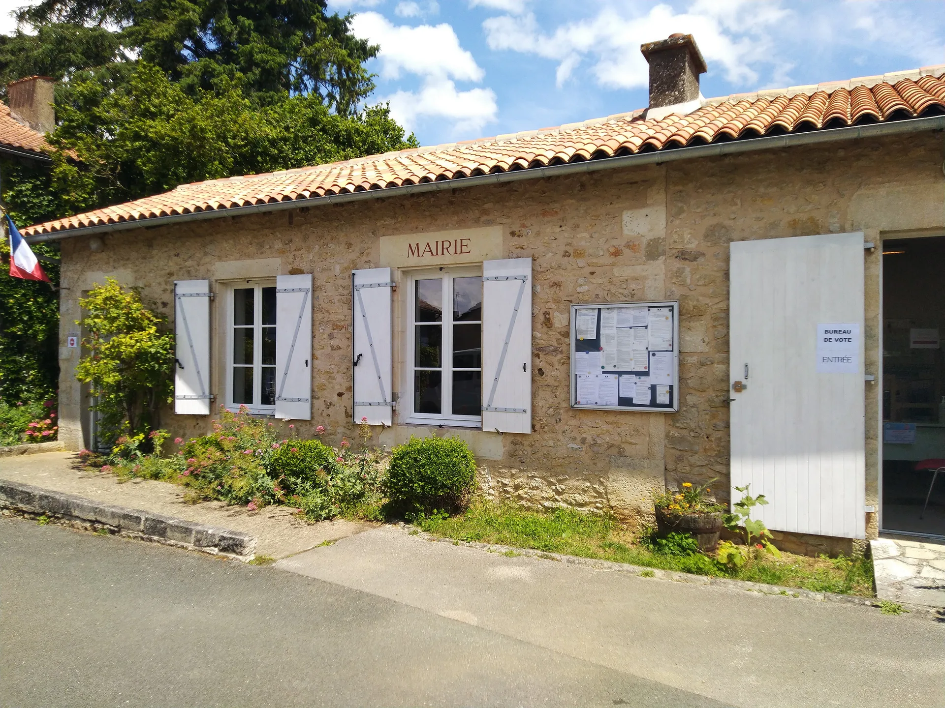 Etang communal de Payre à Valence-en-Poitou — À 4,7 km du lac