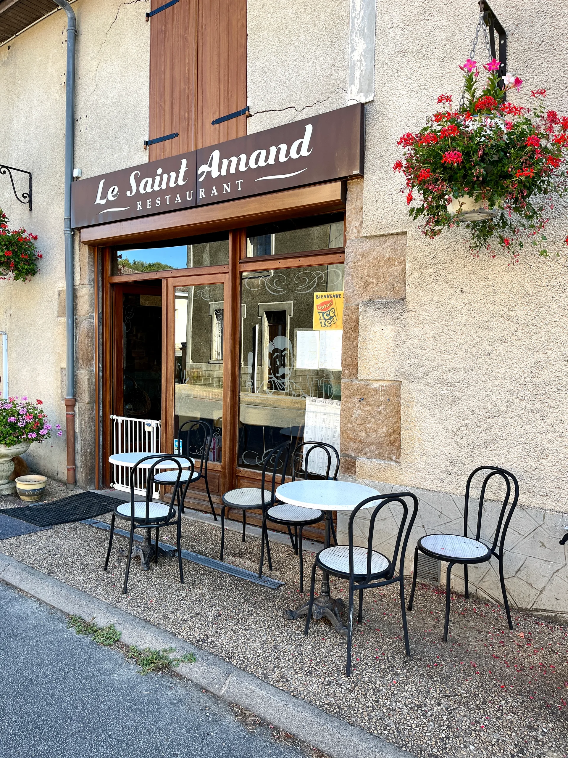 Etang communal de Saint Amand à Saint-Amand-Magnazeix — À 219 m du lac