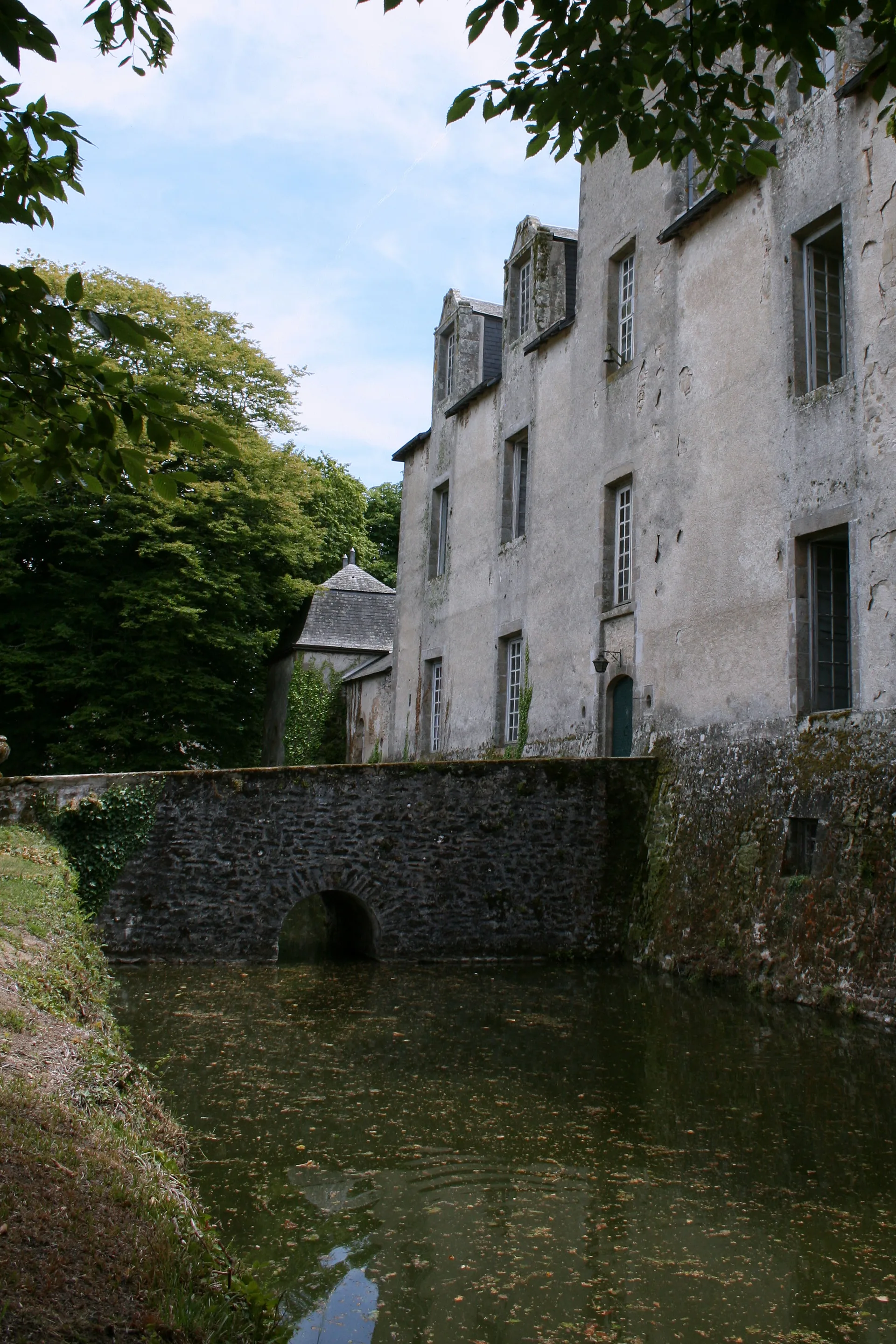 Etang communal de Saint Amand à Saint-Amand-Magnazeix — À 3,5 km du lac