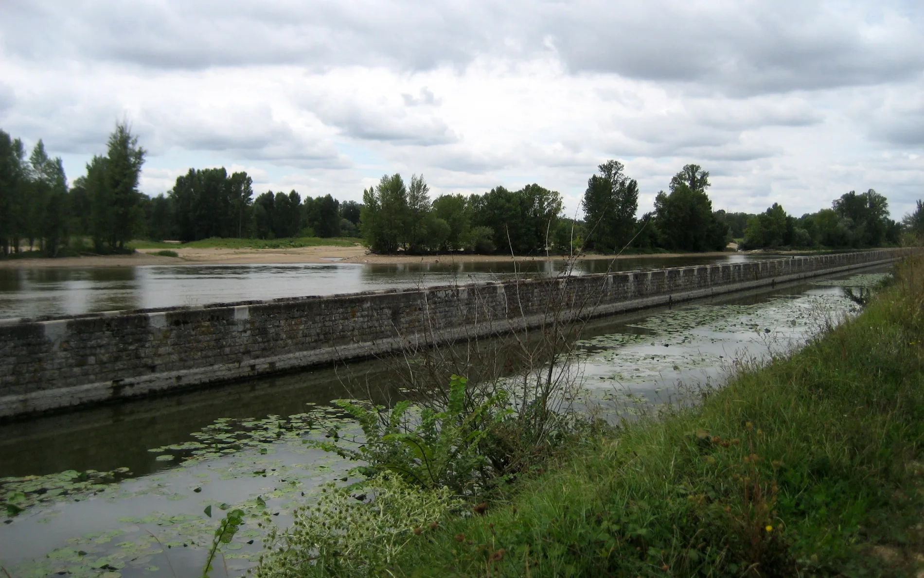 Etang Communal de St Denis à Saint-Denis-en-Val — À 770 m du lac
