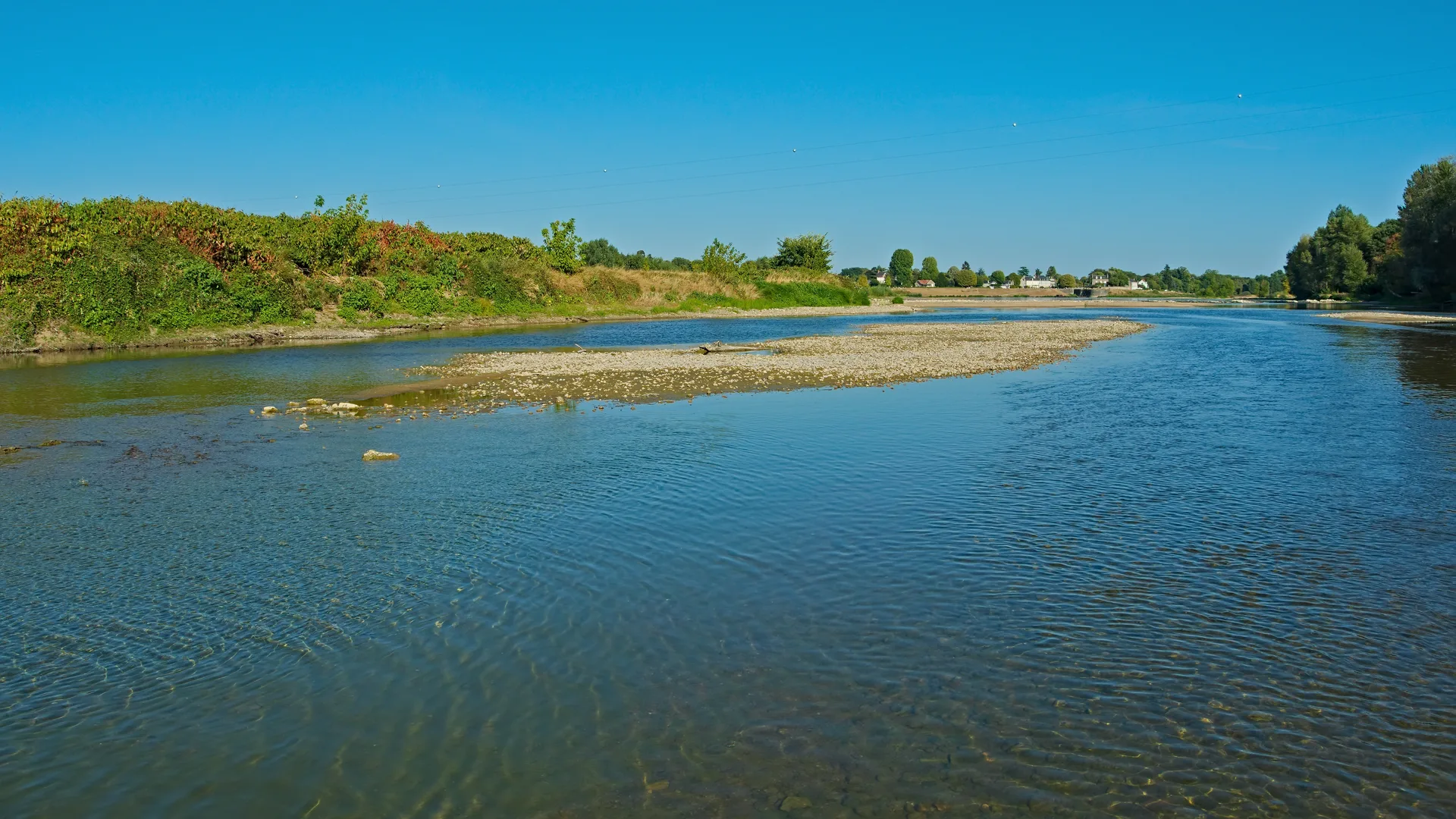 Etang Communal de St Denis à Saint-Denis-en-Val — À 500 m du lac