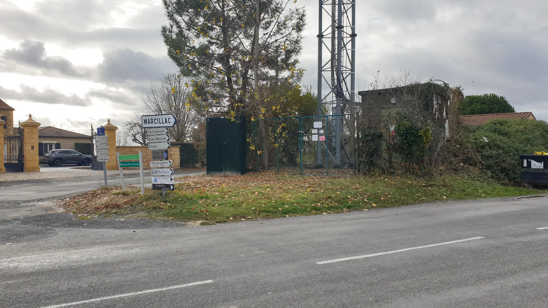 Etang communal de Tamnie à Tamniès — À 4,4 km du lac