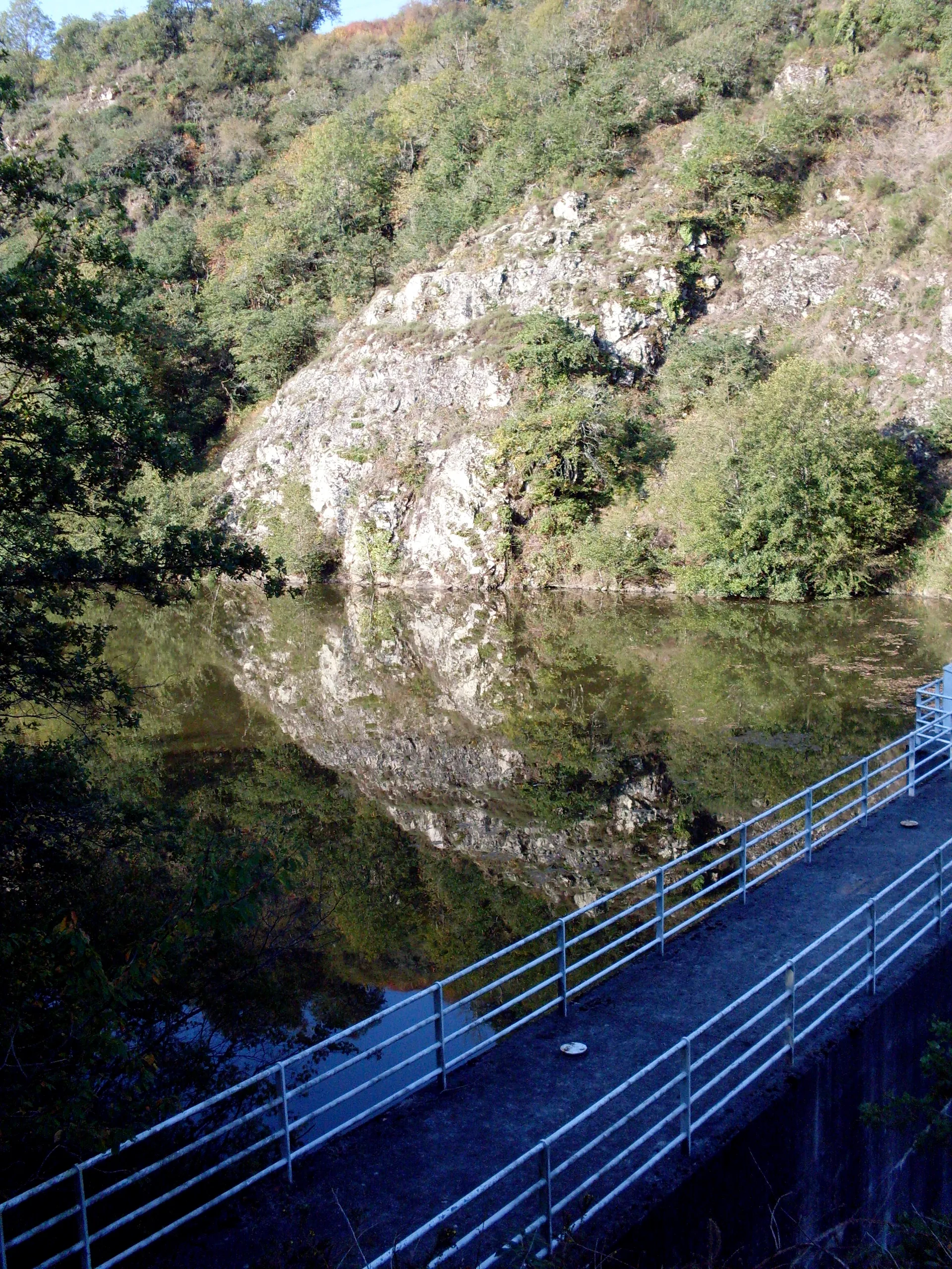 Etang communal du Serail à Abzac — À 4,7 km du lac