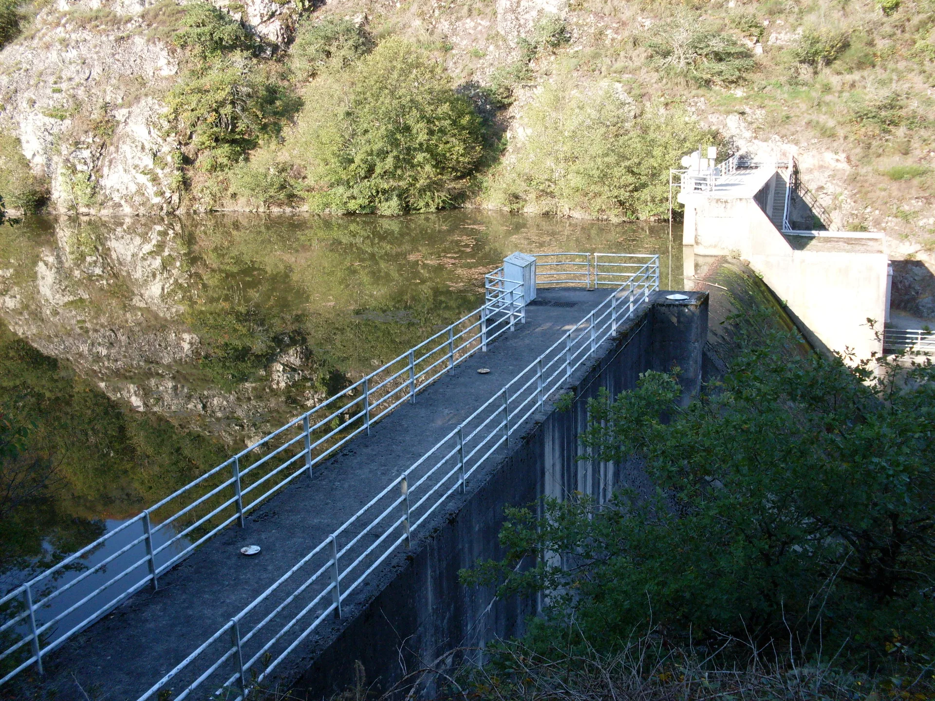 Etang communal du Serail à Abzac — À 4,7 km du lac