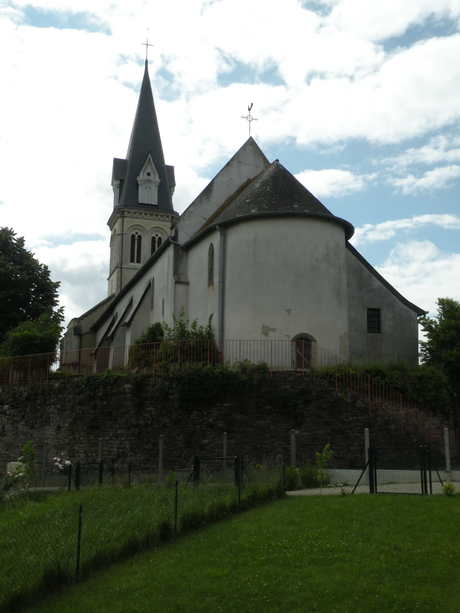 Etang communal. Gilles DE BEL AIR à Noyal-Châtillon-sur-Seiche — À 258 m du lac