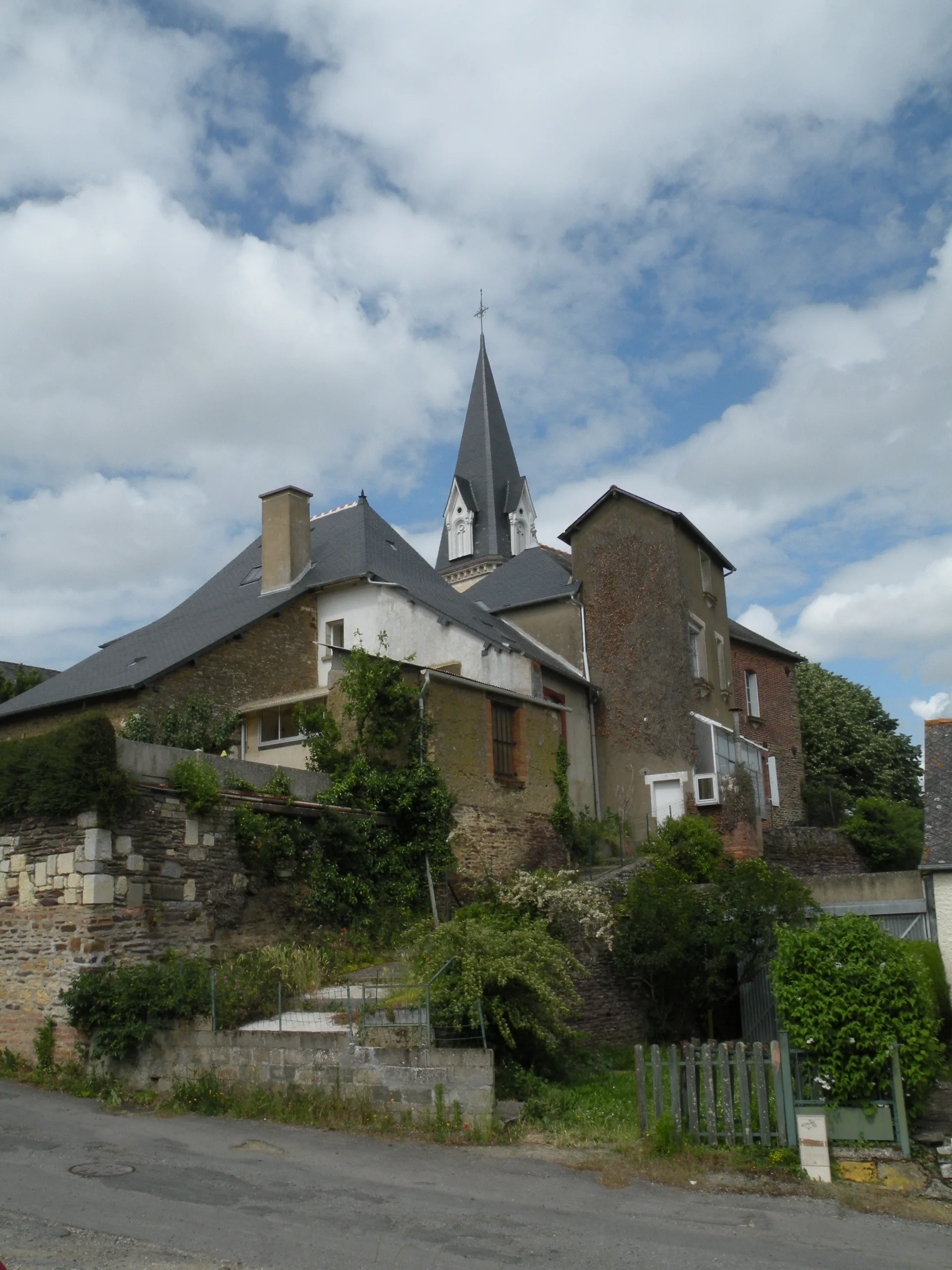 Etang communal. Gilles DE BEL AIR à Noyal-Châtillon-sur-Seiche — Sur le lac