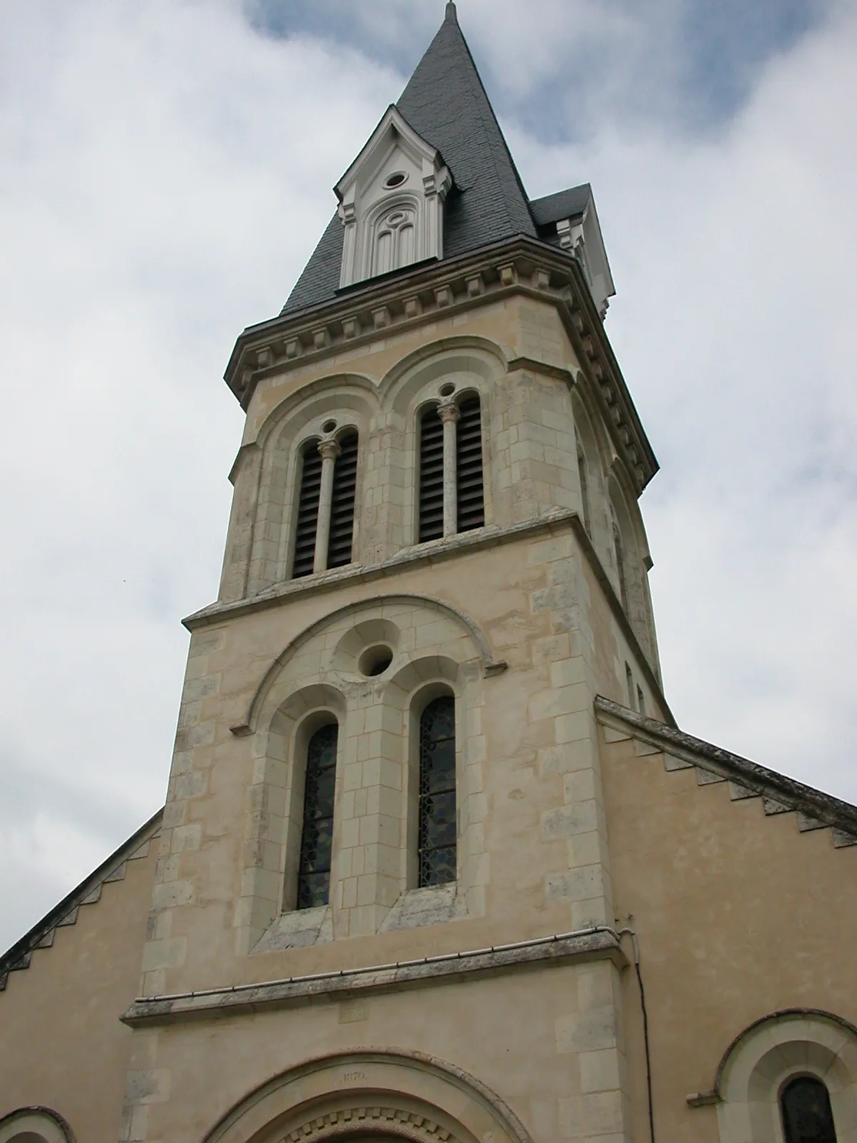 Etang communal. Gilles DE BEL AIR à Noyal-Châtillon-sur-Seiche — À 258 m du lac