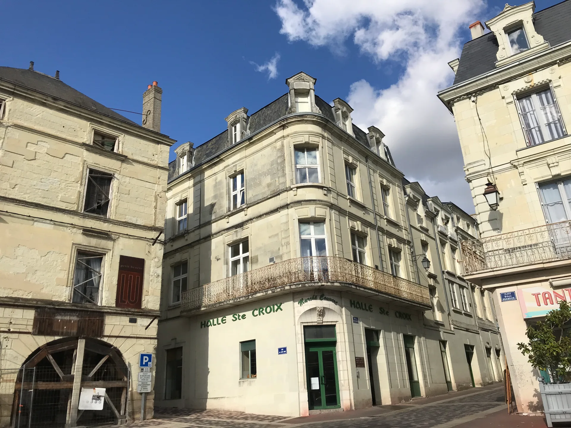 Etang communal le beau soleil à Loudun — À 1,8 km du lac