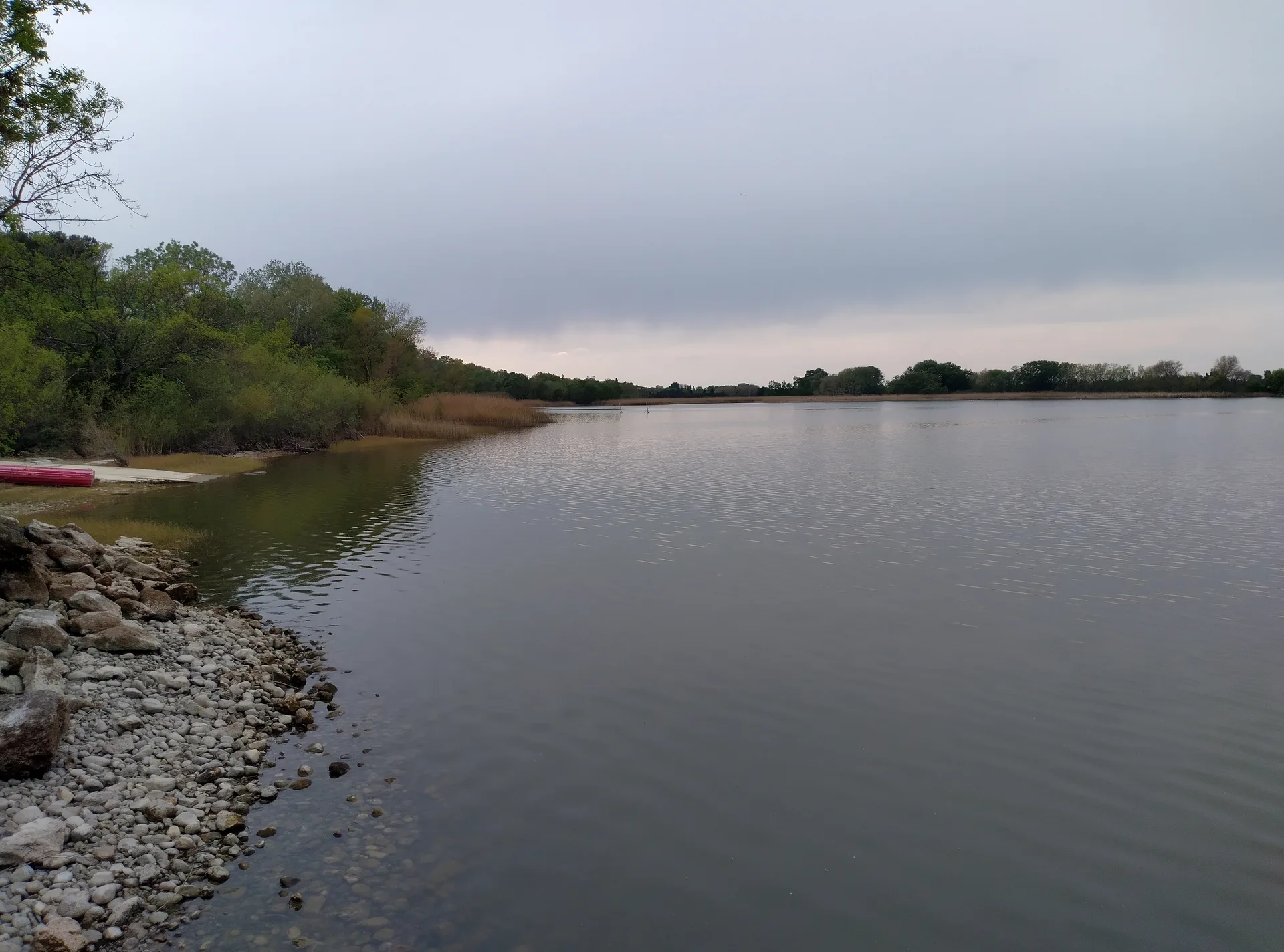 Etang d'Entressen à Istres — À 1,1 km du lac