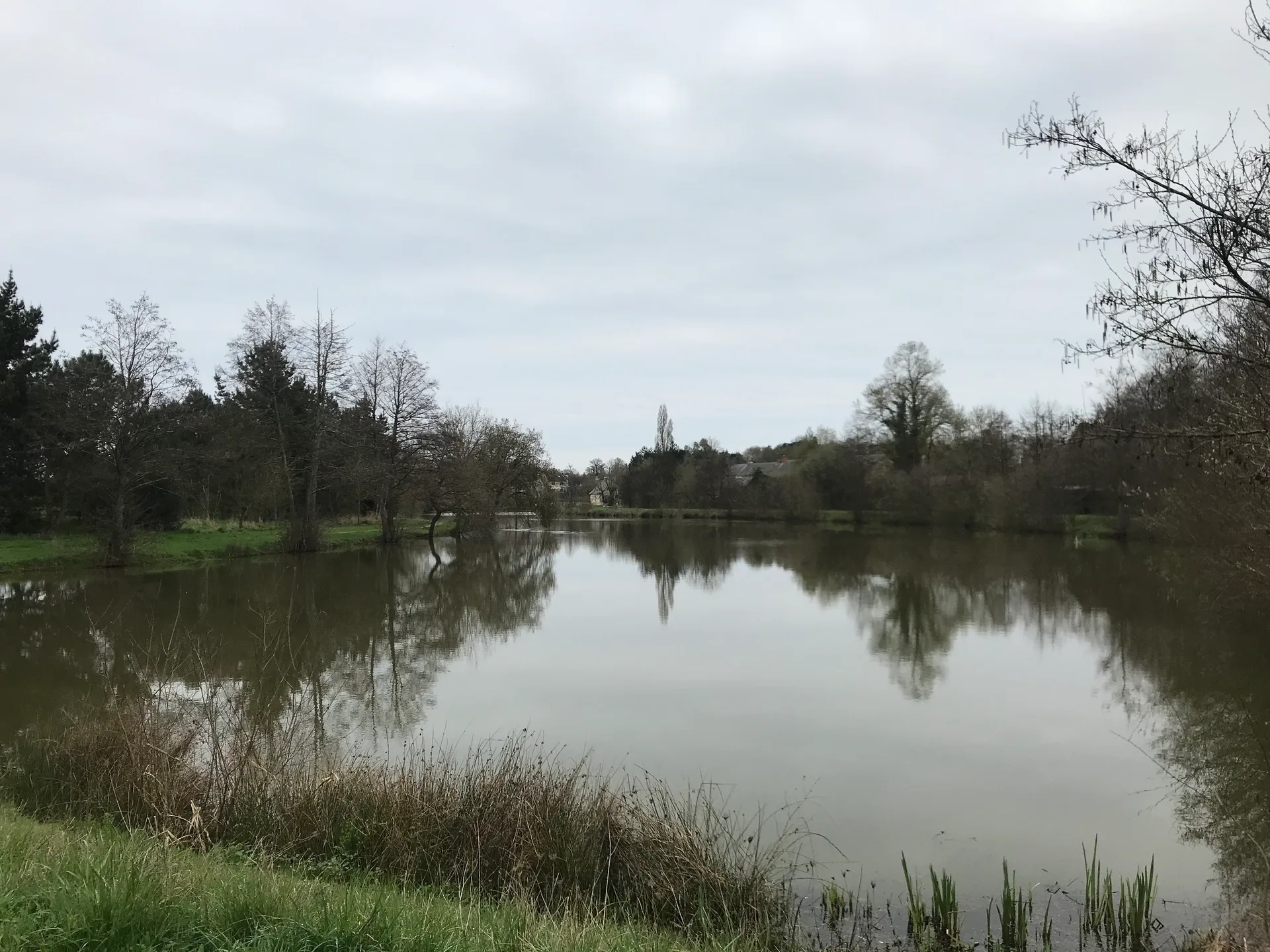 Etang de Beaumont à Saint-Julien-de-Vouvantes — À 2,3 km du lac