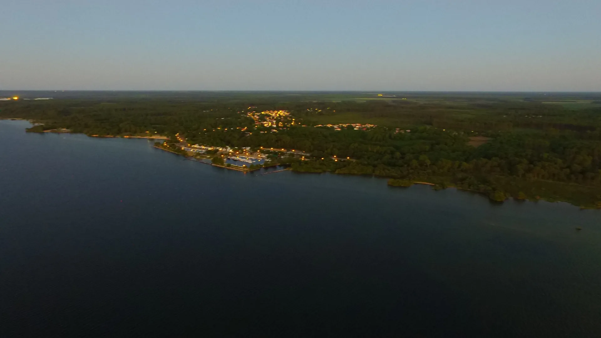 Étang de Biscarrosse et de Parentis à Biscarrosse — À 2,1 km du lac