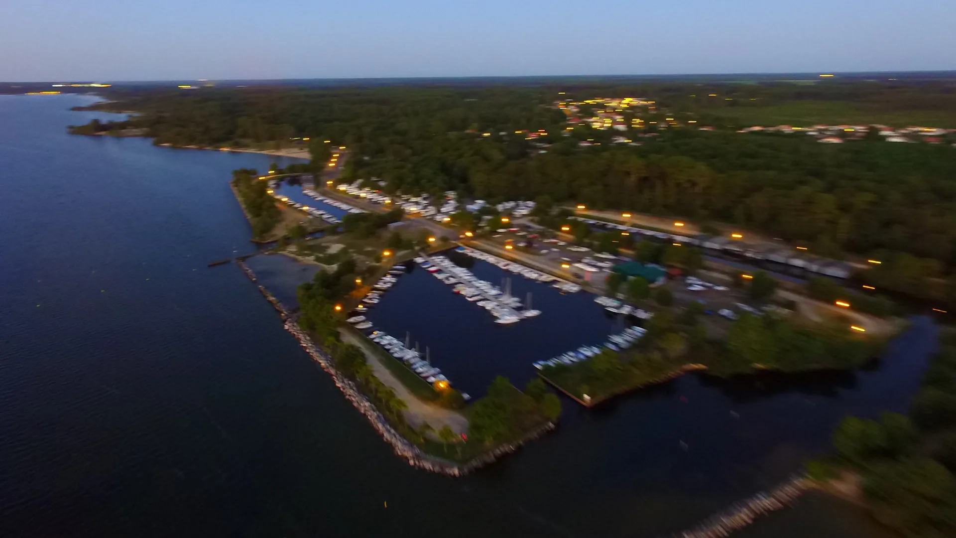 Étang de Biscarrosse et de Parentis à Biscarrosse — À 2,6 km du lac