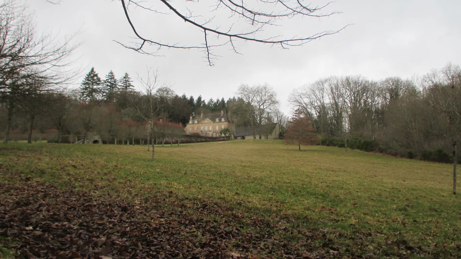 Etang de Bousson à Saint-Didier-sur-Arroux — À 4,9 km du lac