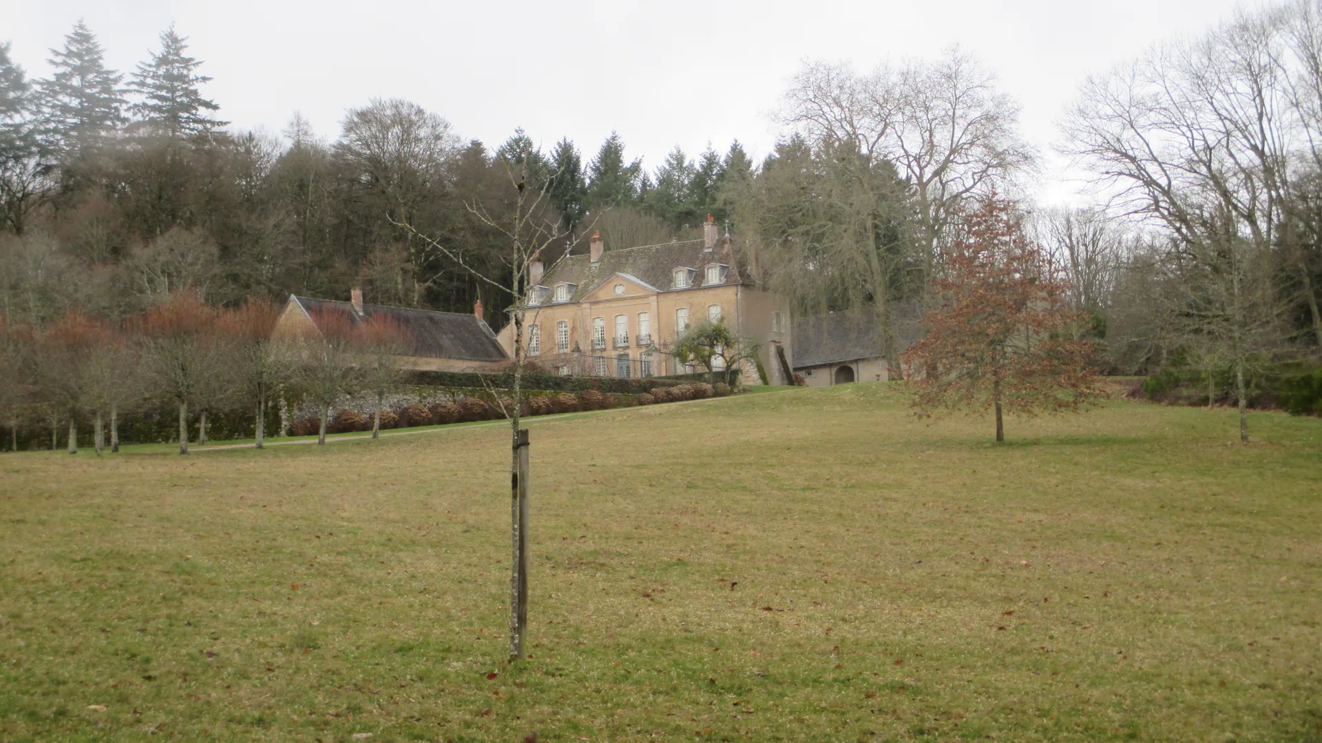 Etang de Bousson à Saint-Didier-sur-Arroux — À 4,9 km du lac