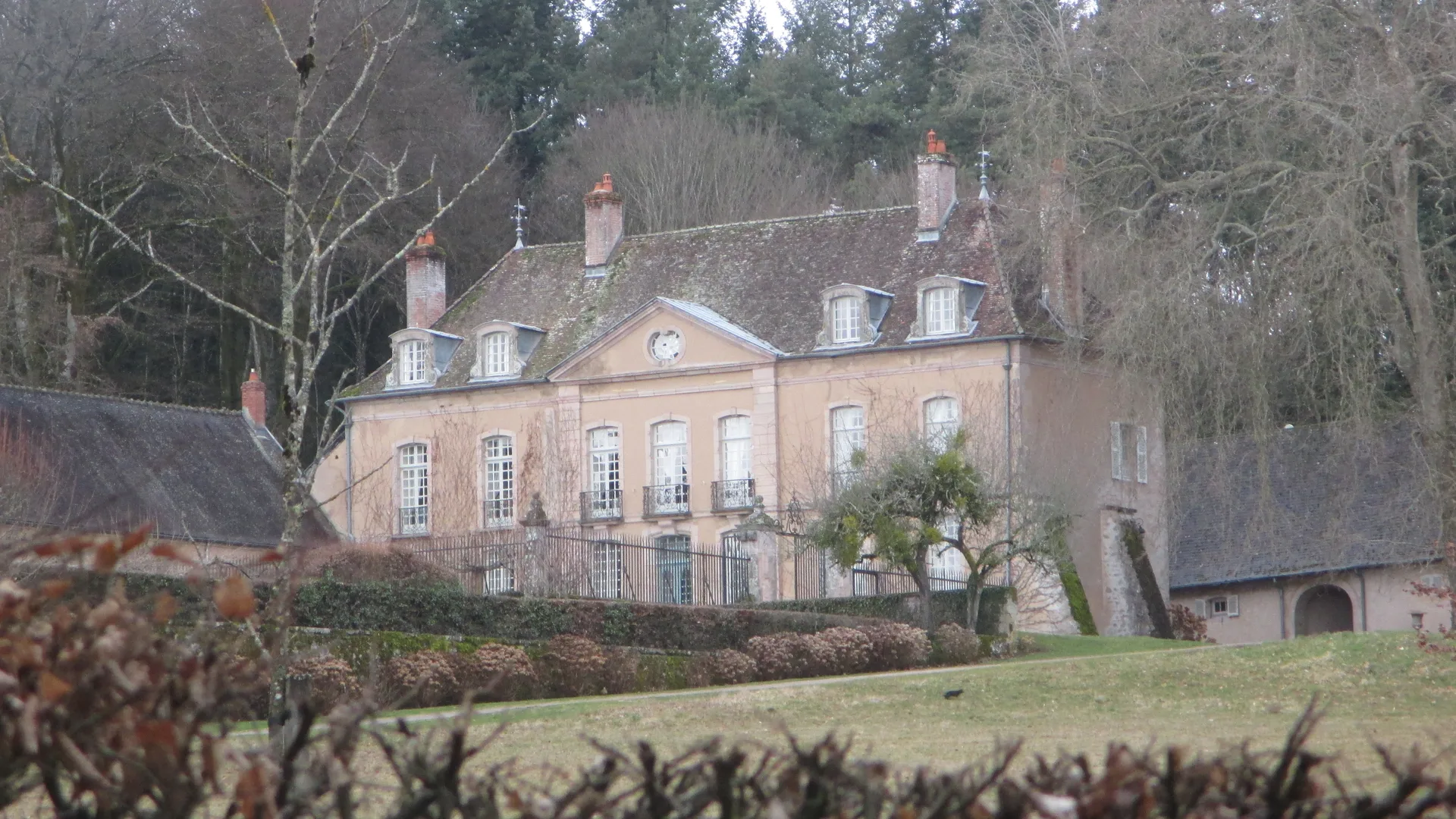 Etang de Bousson à Saint-Didier-sur-Arroux — À 4,9 km du lac