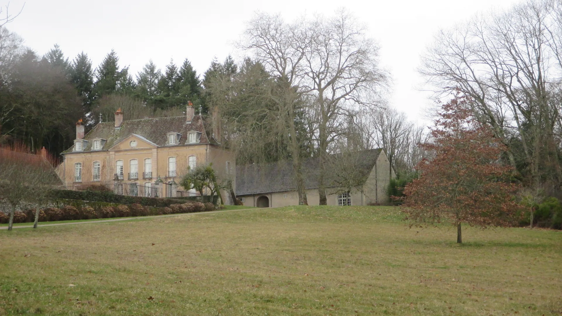 Etang de Bousson à Saint-Didier-sur-Arroux — À 4,9 km du lac