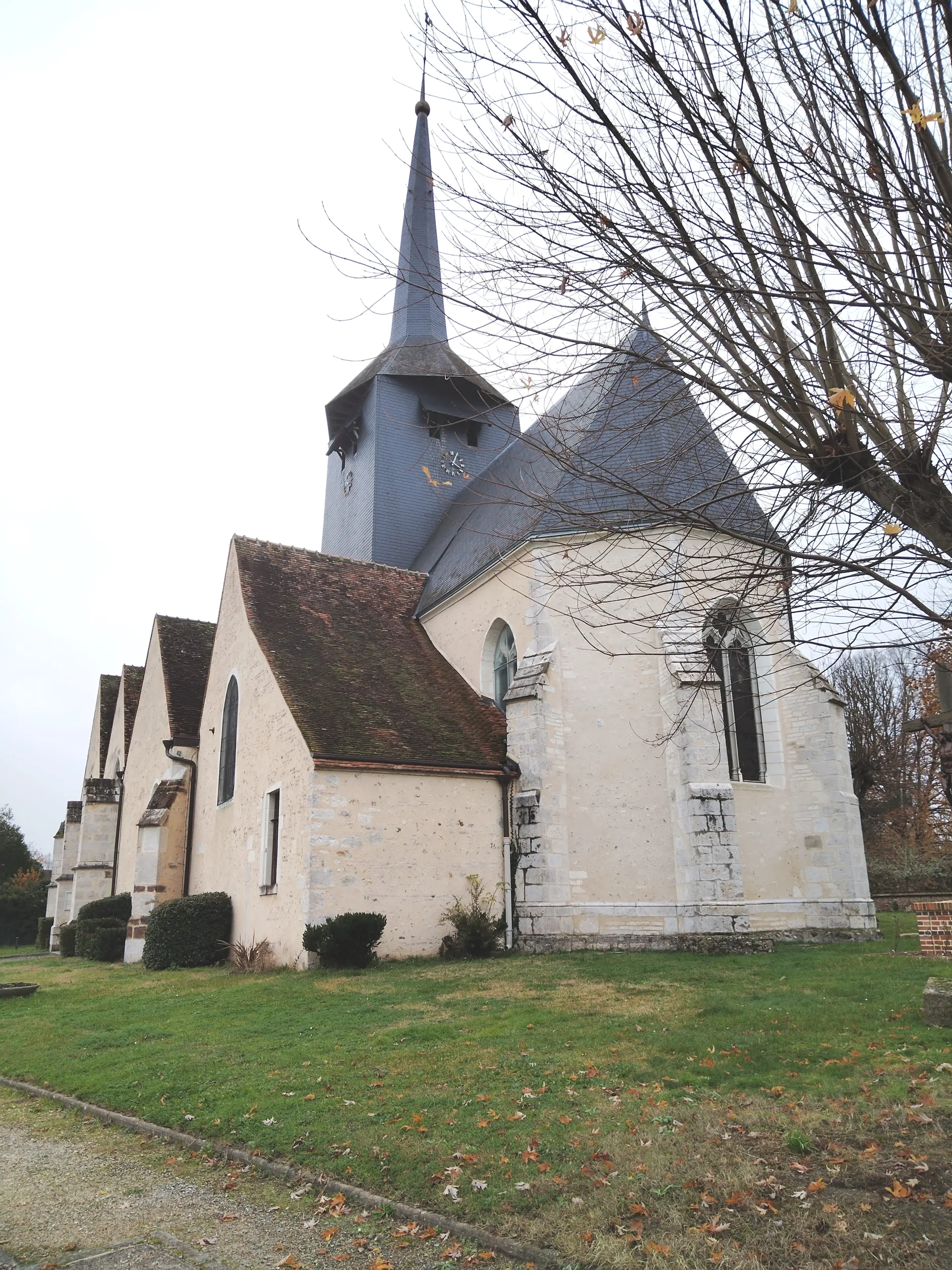 Etang de Brinon sur Sauldre à Brinon-sur-Sauldre — À 3,9 km du lac