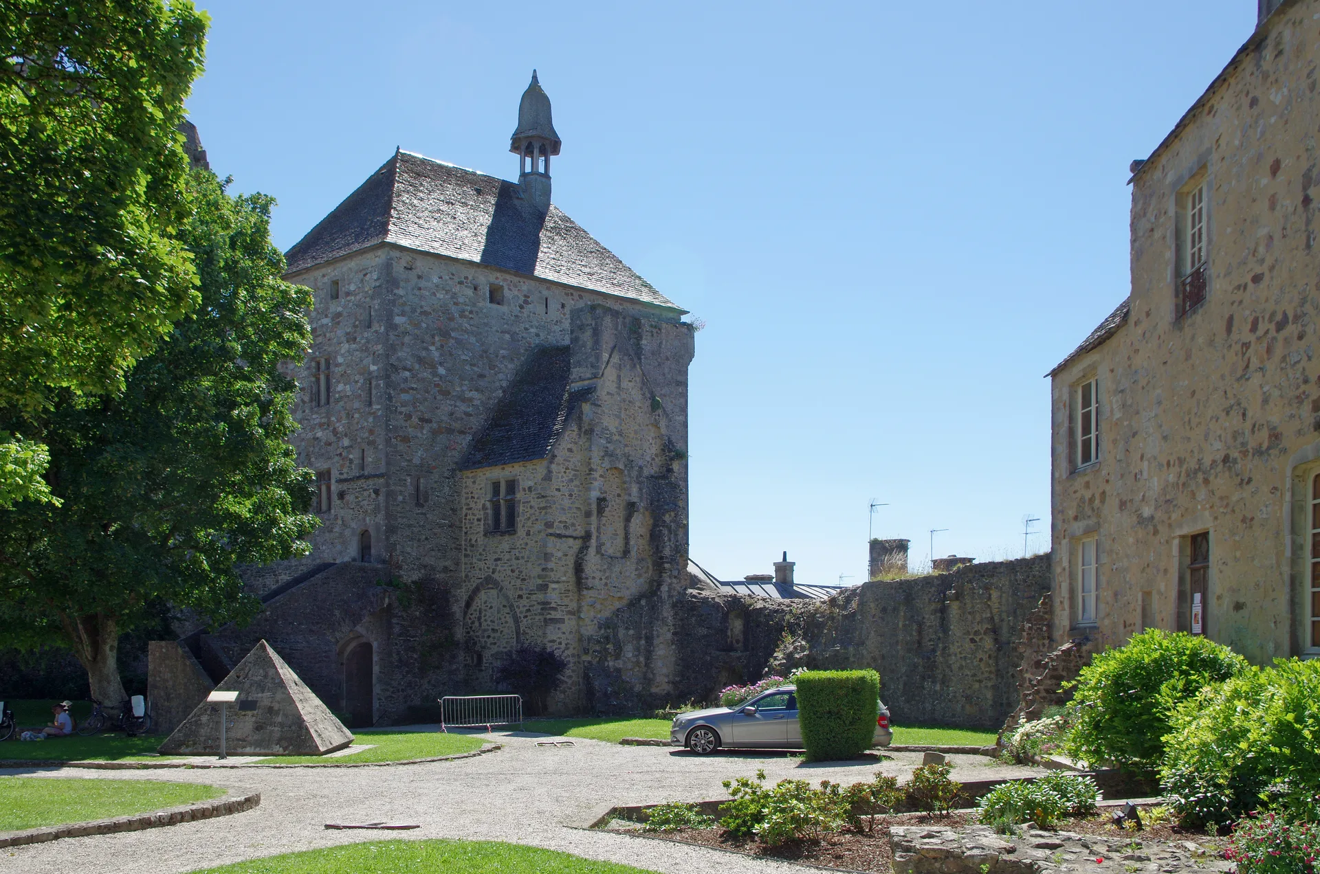 Etang de Briquebec à Bricquebec-en-Cotentin — À 1,1 km du lac