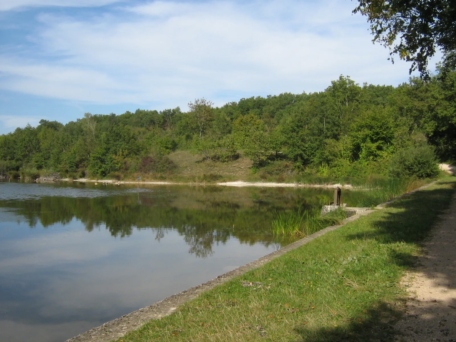 Etang de Carissieu à Siccieu-Saint-Julien-et-Carisieu — Sur le lac