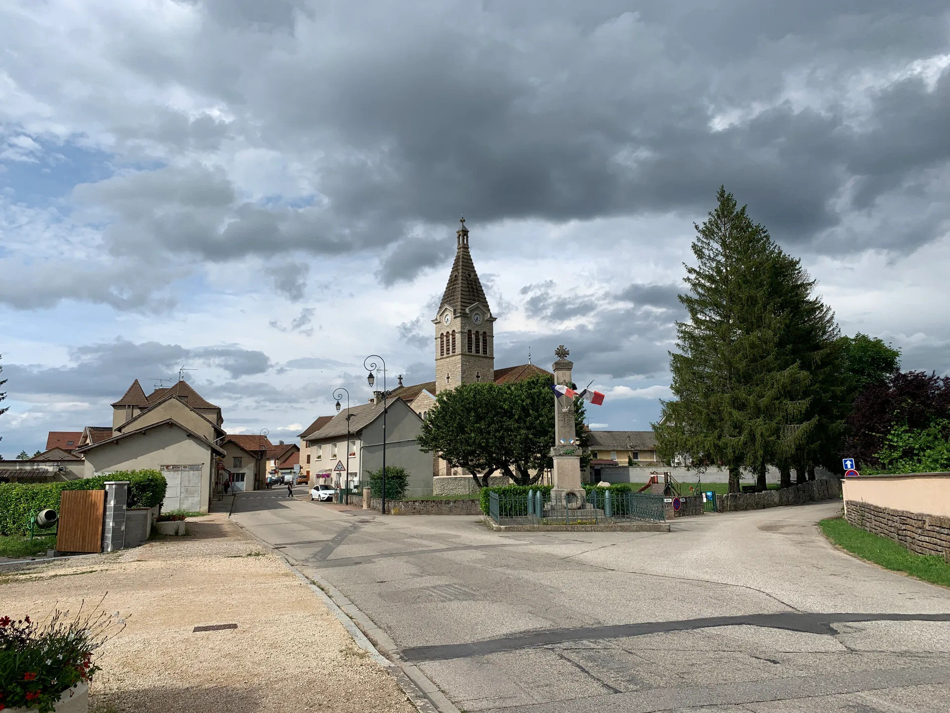 Etang de Carissieu à Siccieu-Saint-Julien-et-Carisieu — À 2,9 km du lac