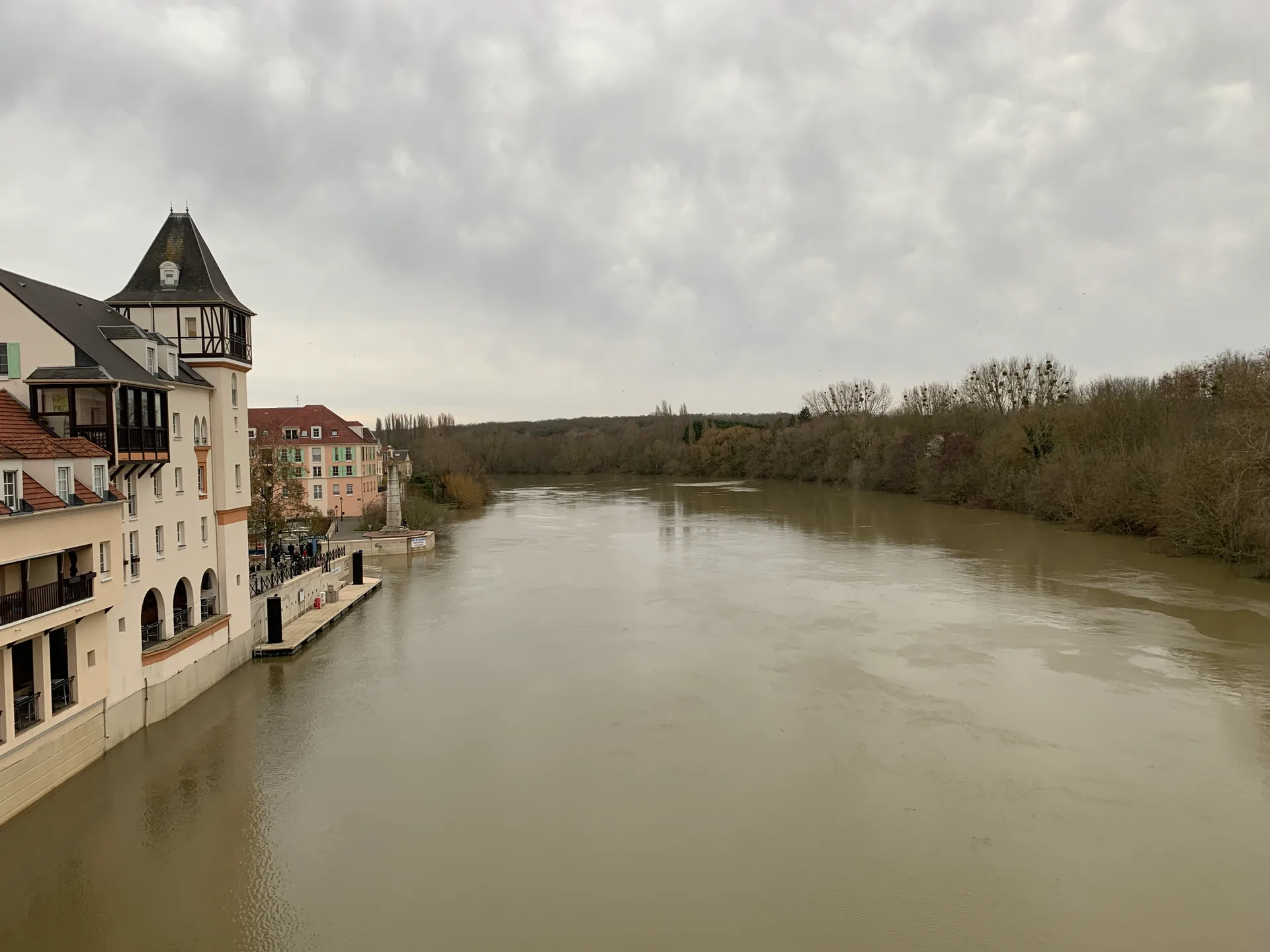 Etang de Cergy à Cergy — À 288 m du lac