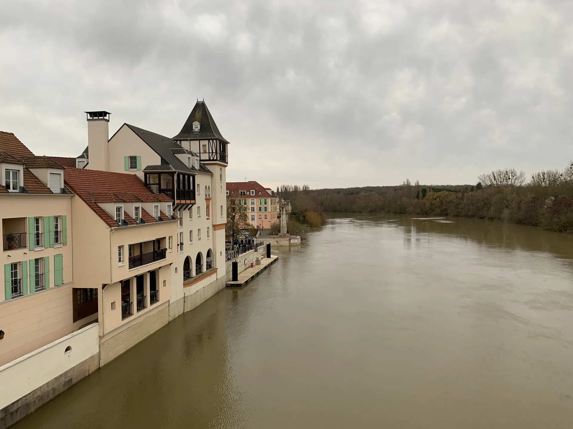 Etang de Cergy à Cergy — À 289 m du lac