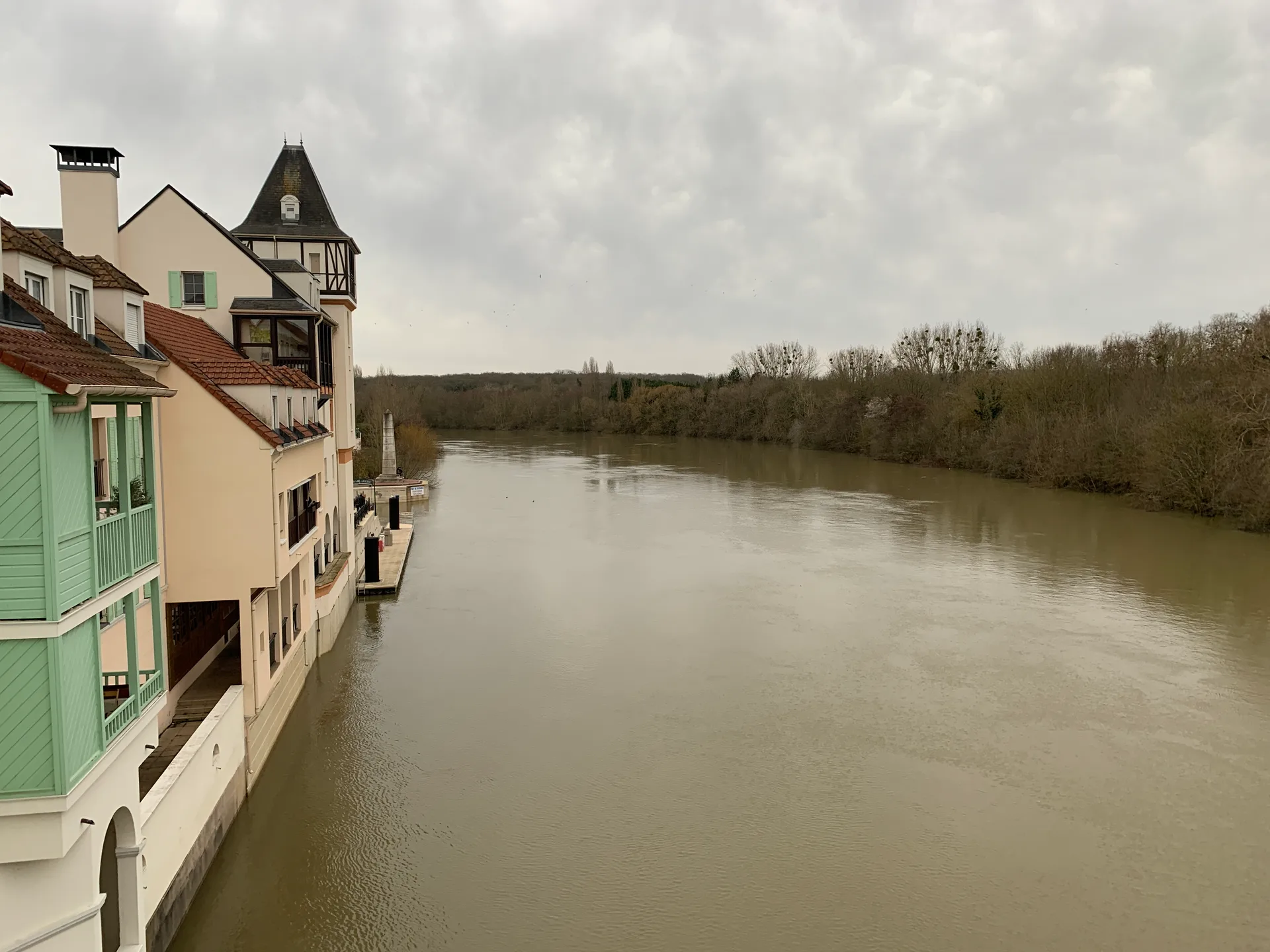 Etang de Cergy à Cergy — À 302 m du lac