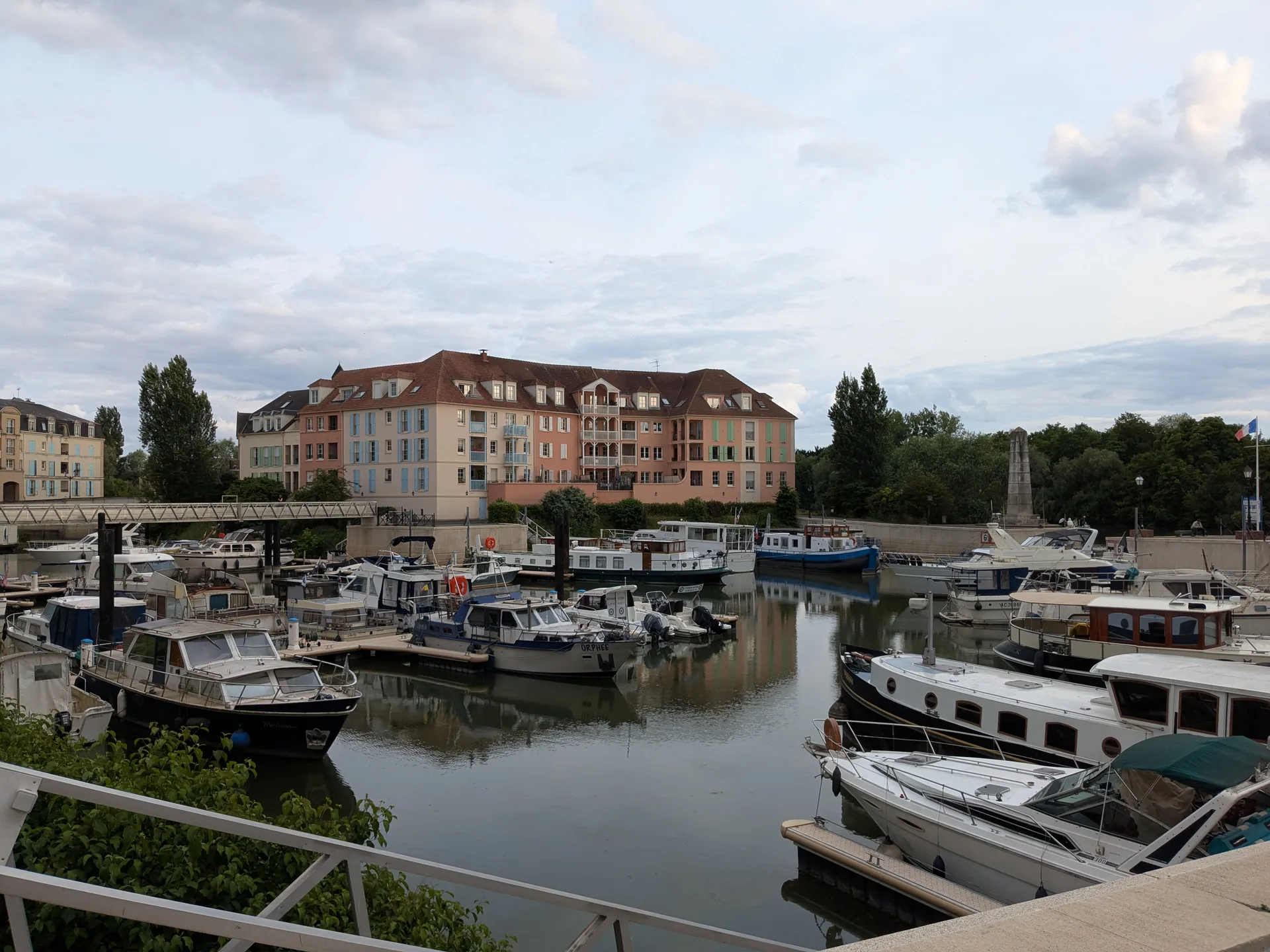 Etang de Cergy à Cergy — À 355 m du lac