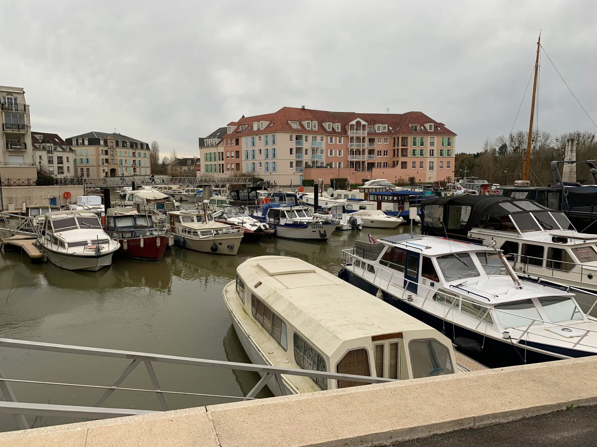 Etang de Cergy à Cergy — À 382 m du lac