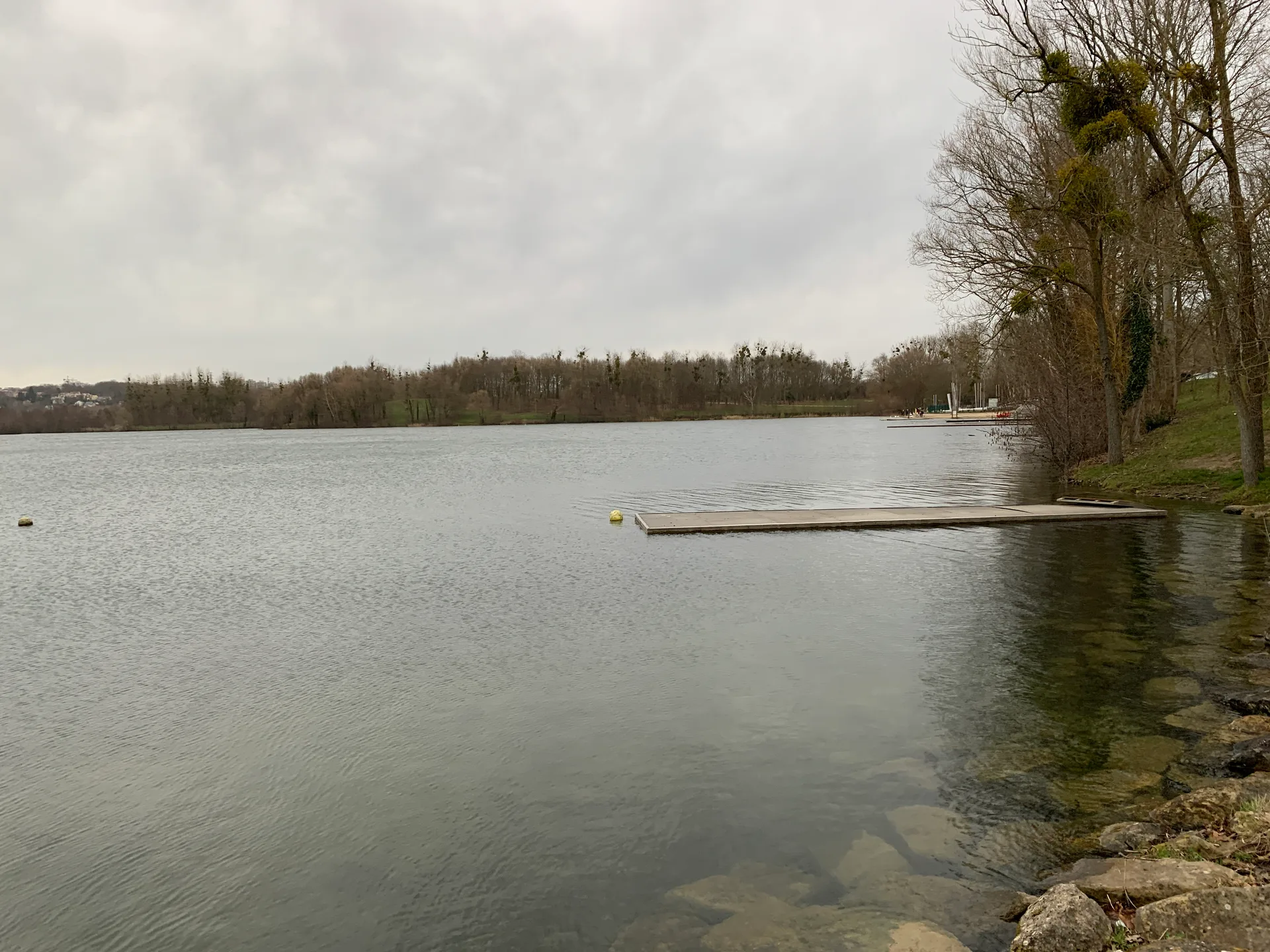 Etang de Cergy à Cergy — À 385 m du lac